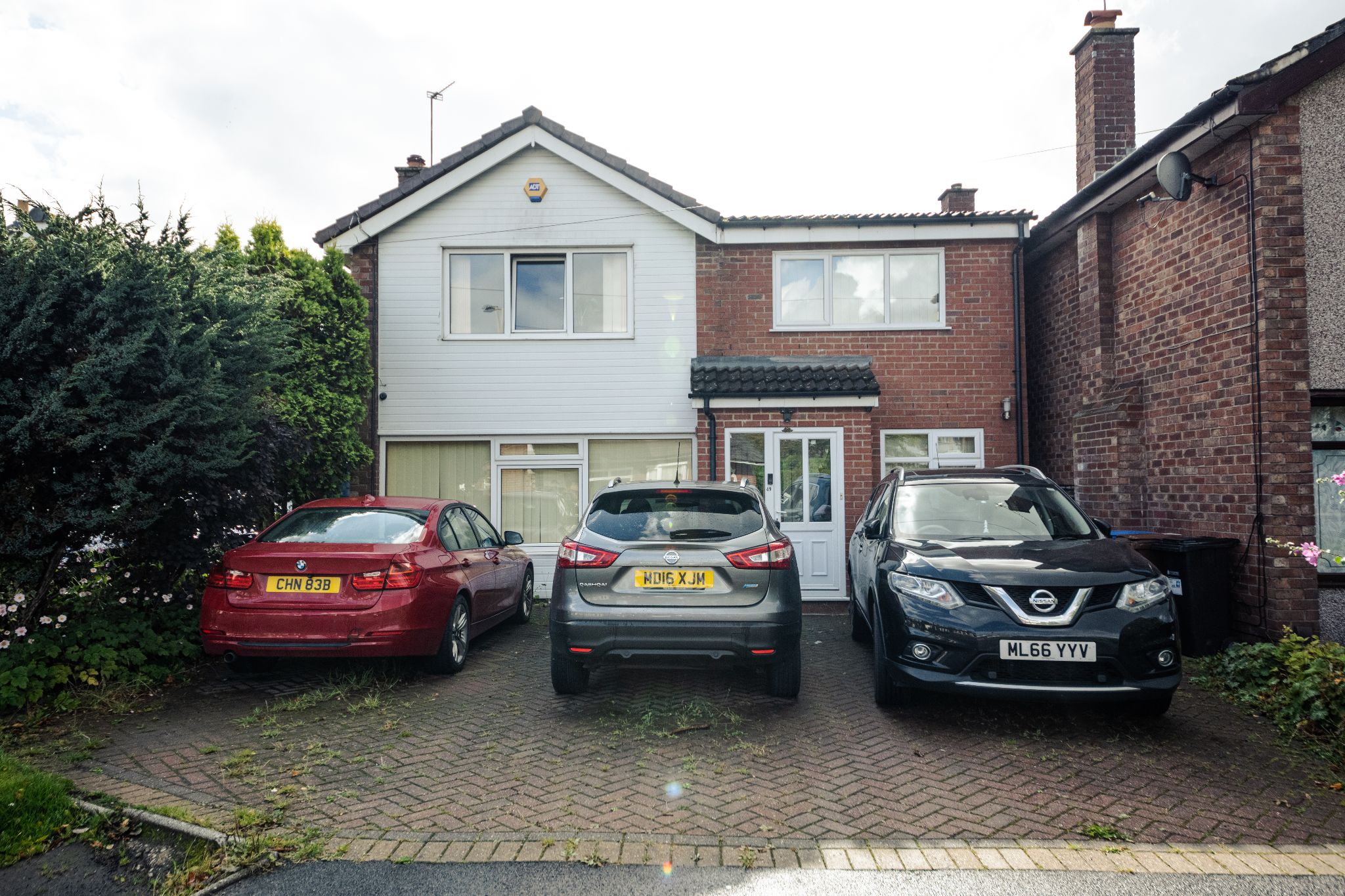 4 Bed Detached House For Sale - Photograph 1