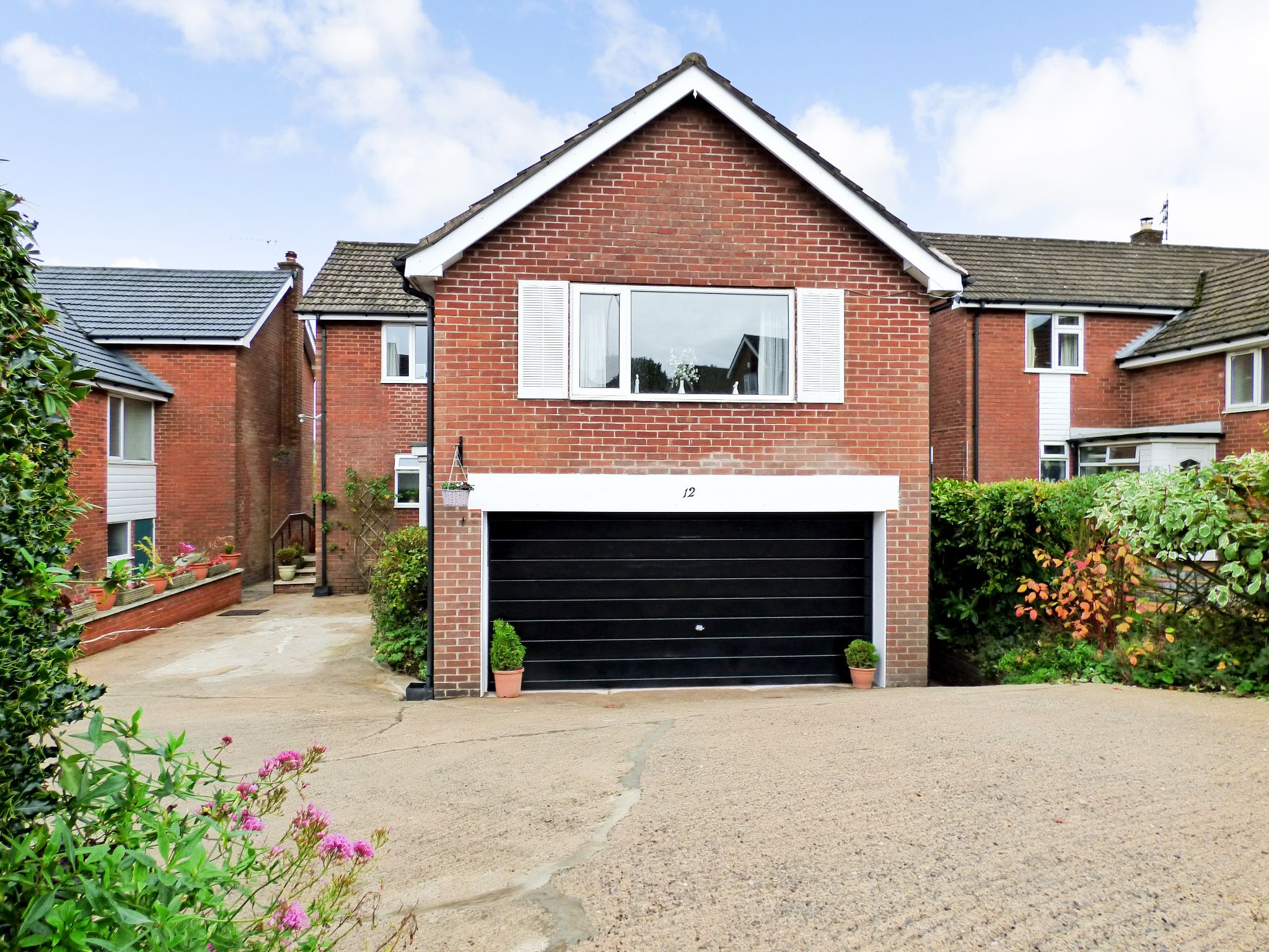 4 Bed Detached House For Sale - Photograph 23