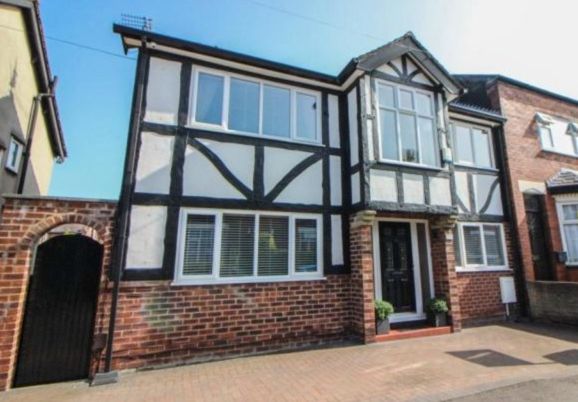 4 Bed Semi-detached House For Sale - Photograph 1
