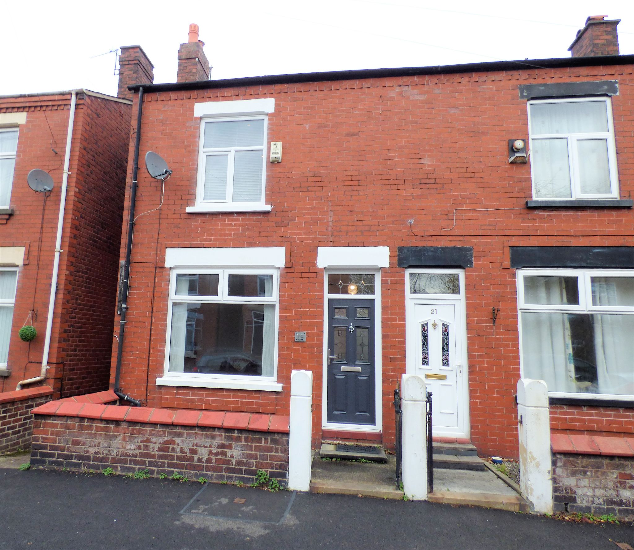 2 Bed Semi-detached House For Sale - Photograph 1