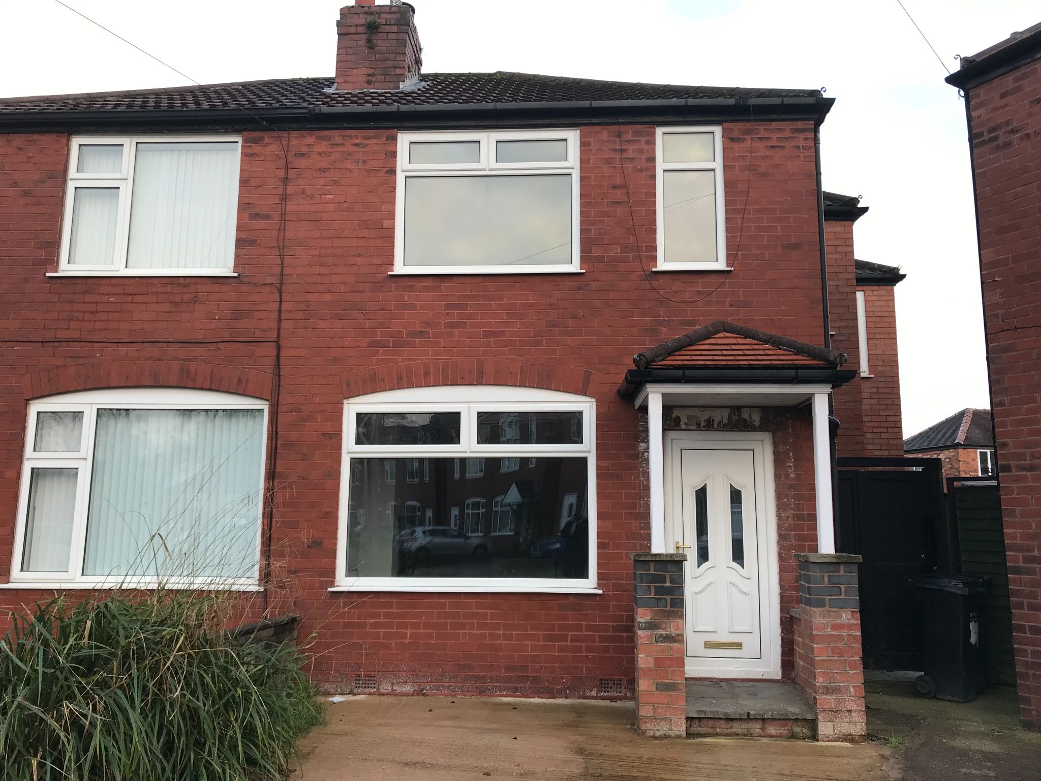 3 Bed Semi-detached House To Rent - Photograph 1