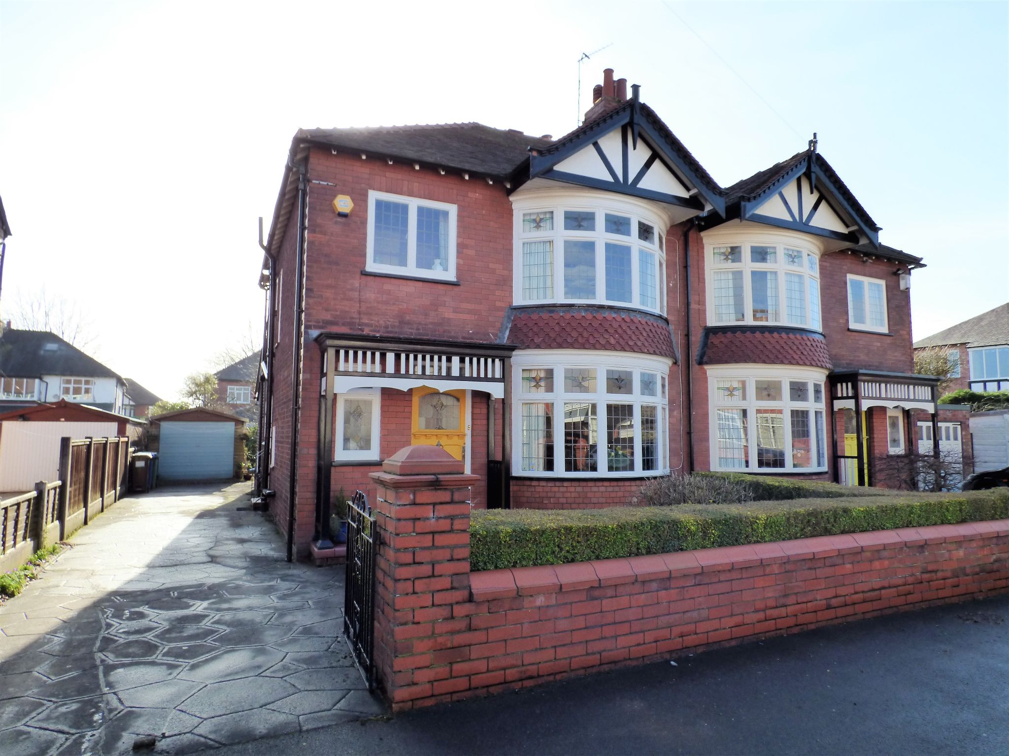 4 Bed Semi-detached House For Sale - Photograph 1