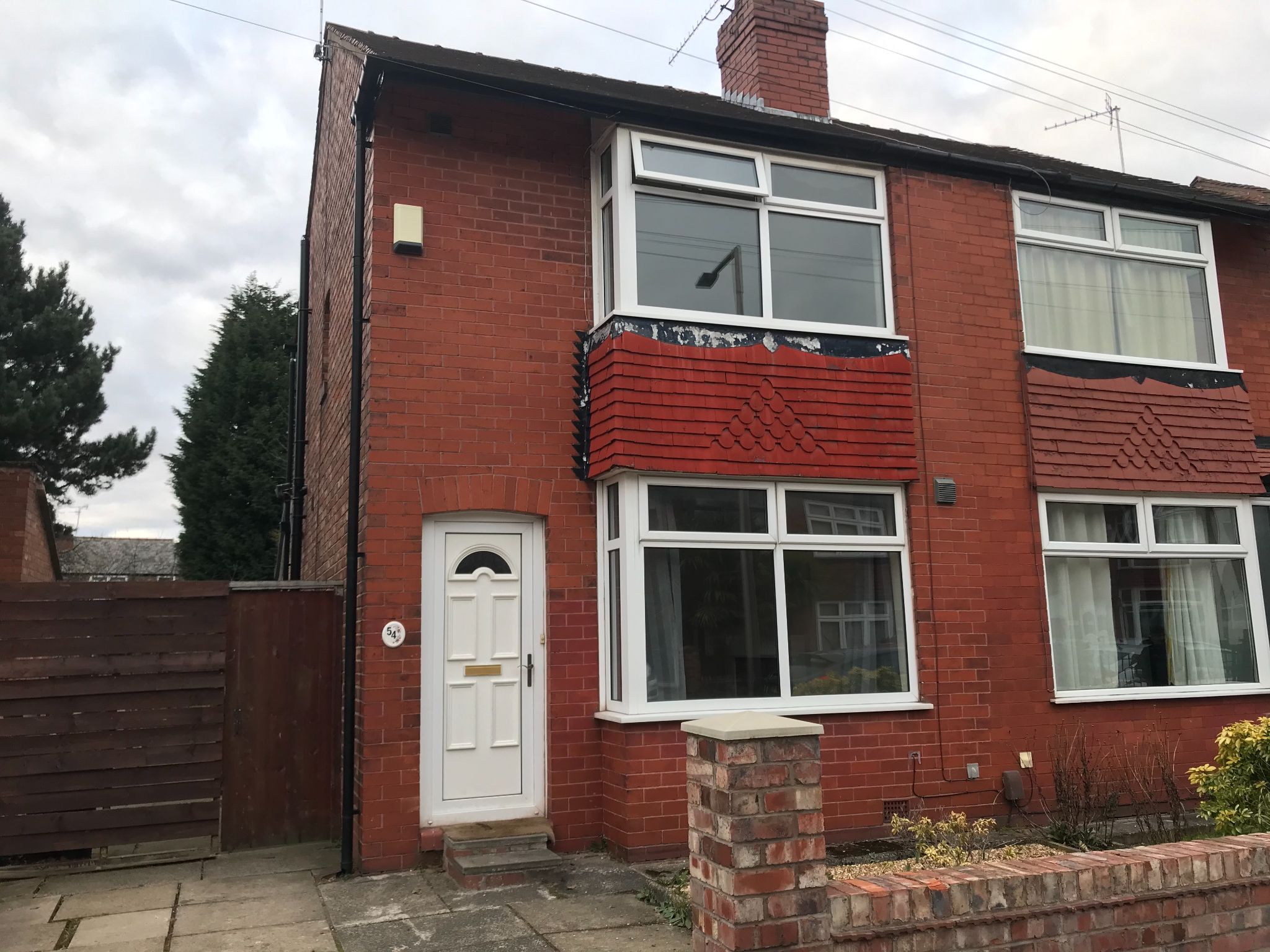 2 Bed Semi-detached House To Rent - Photograph 1