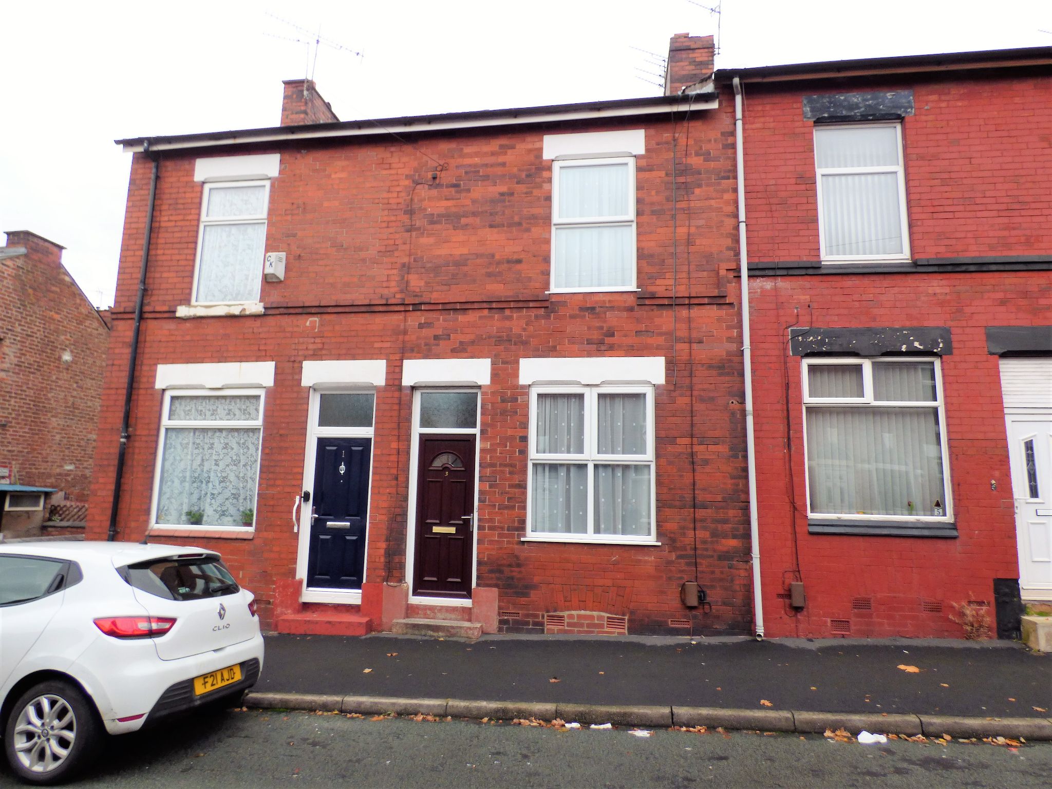 2 Bed Mid Terraced House To Rent - Photograph 1