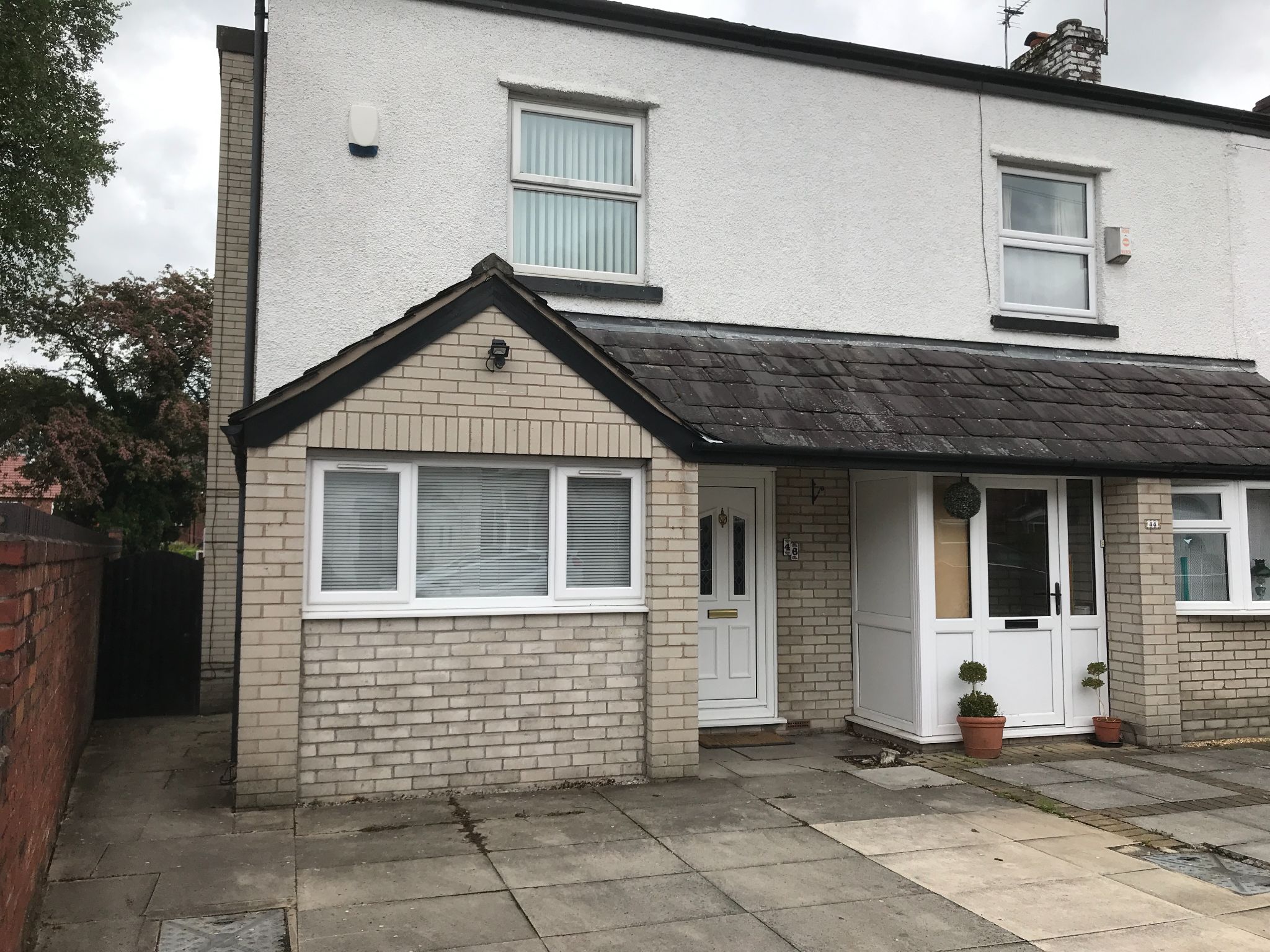 2 bedroom end terraced house To Let in Stockport - Property photograph.