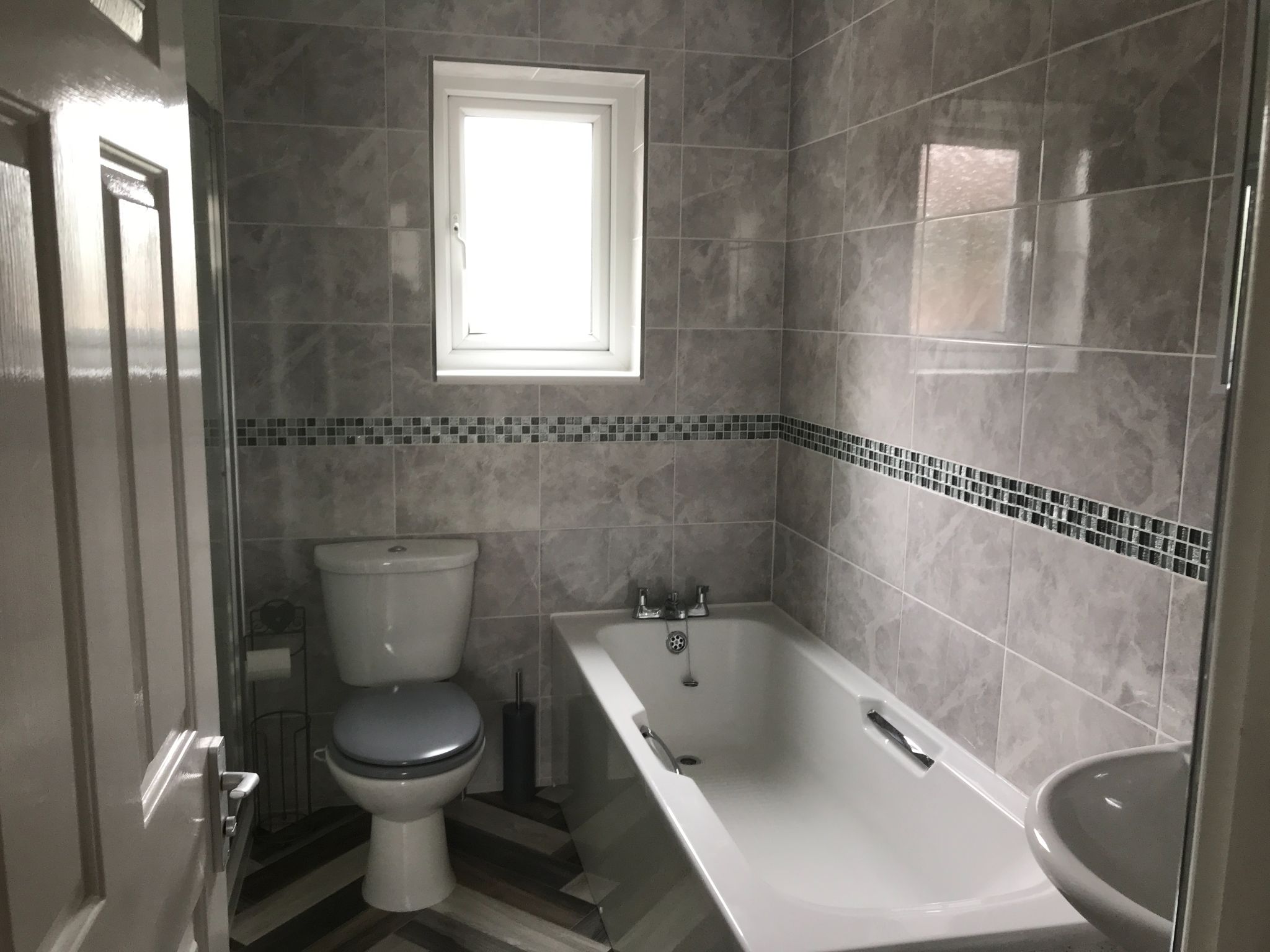 2 bedroom end terraced house To Let in Stockport - Photograph 5.