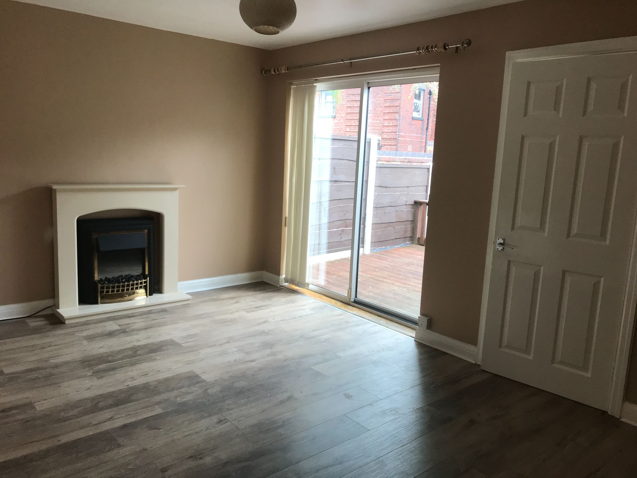 2 bedroom end terraced house To Let in Stockport - Photograph 4.