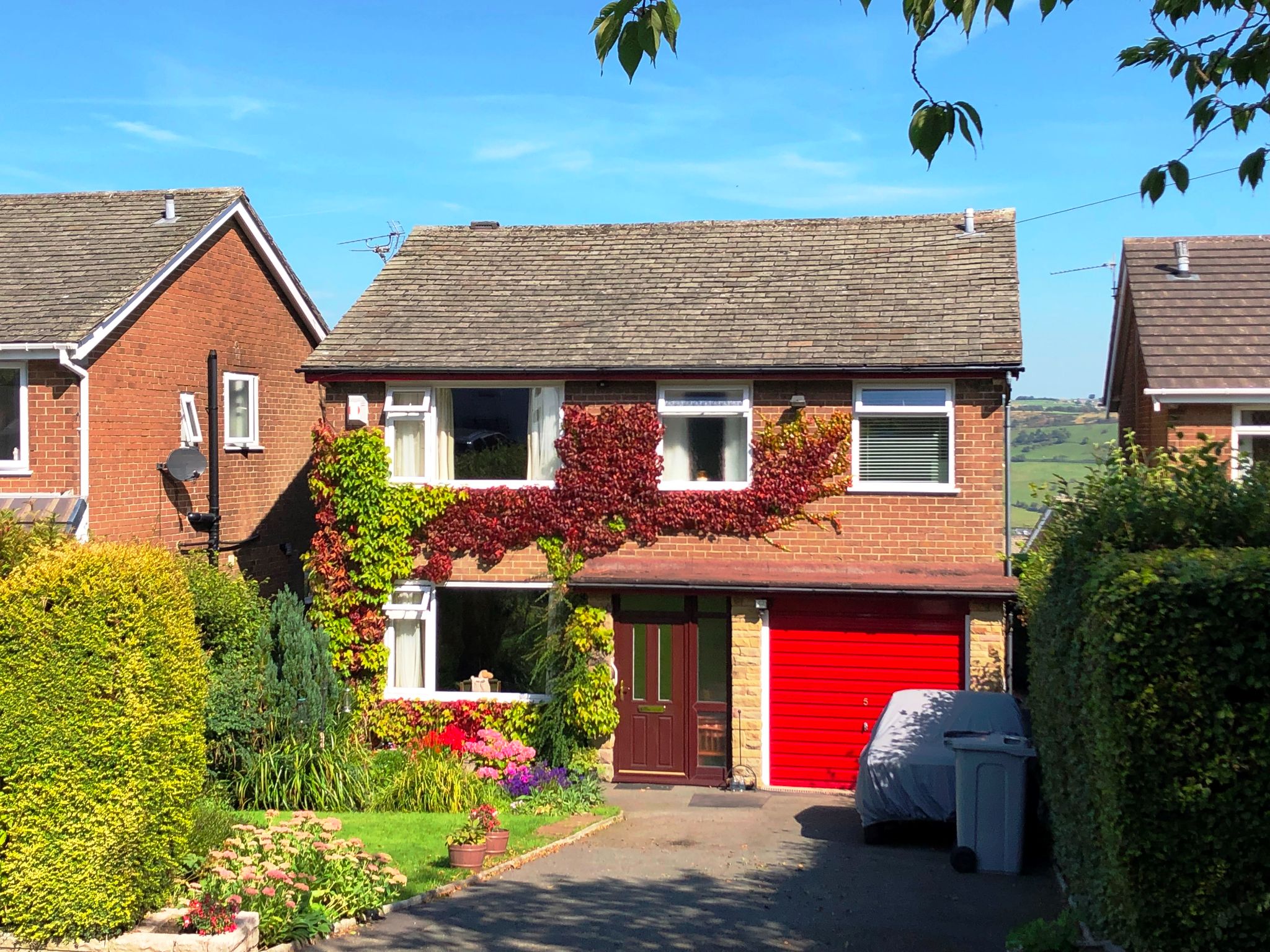 4 Bed Detached House For Sale - Front Elevation