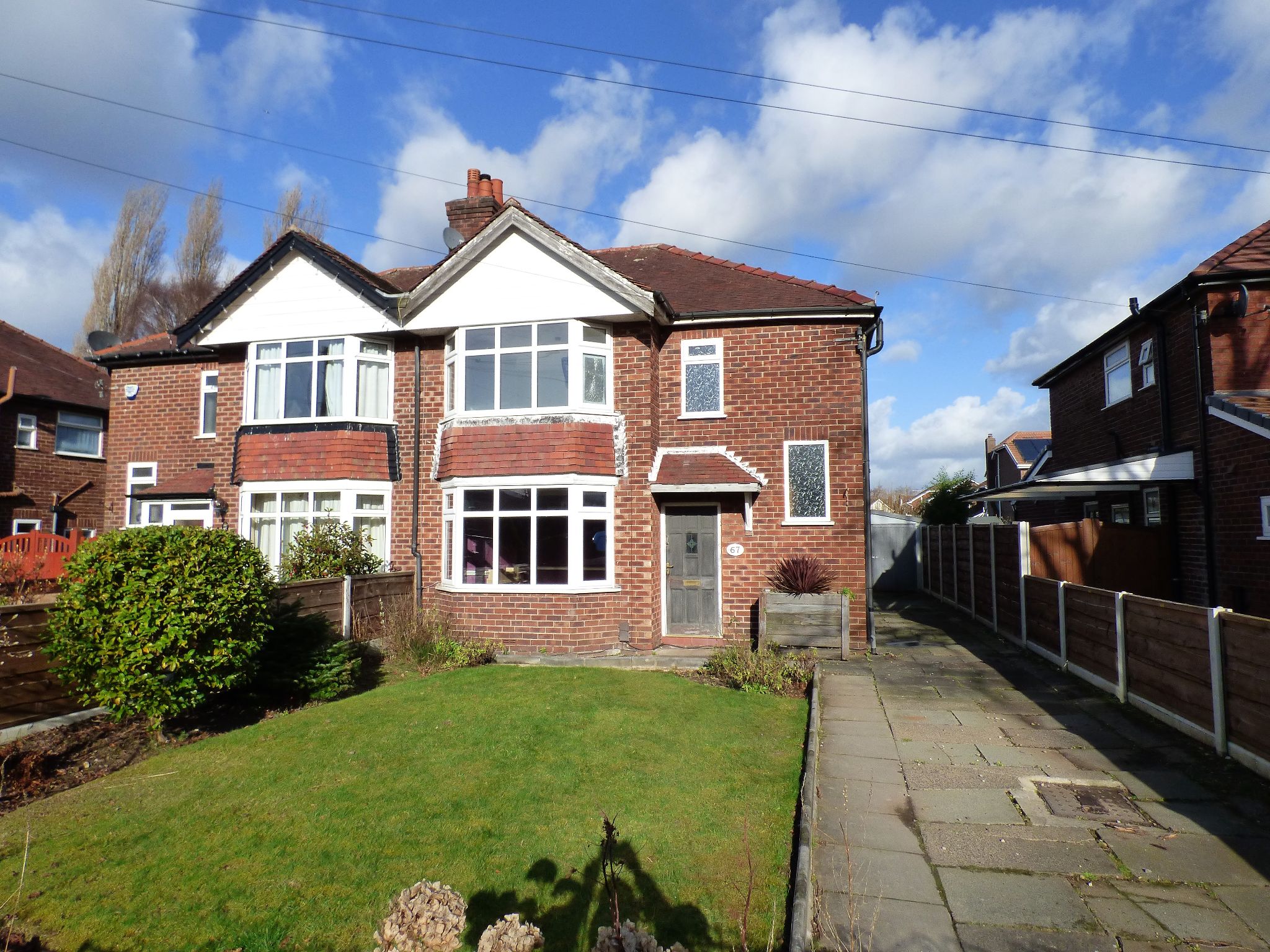 3 Bed Semi-detached House For Sale - Photograph 1