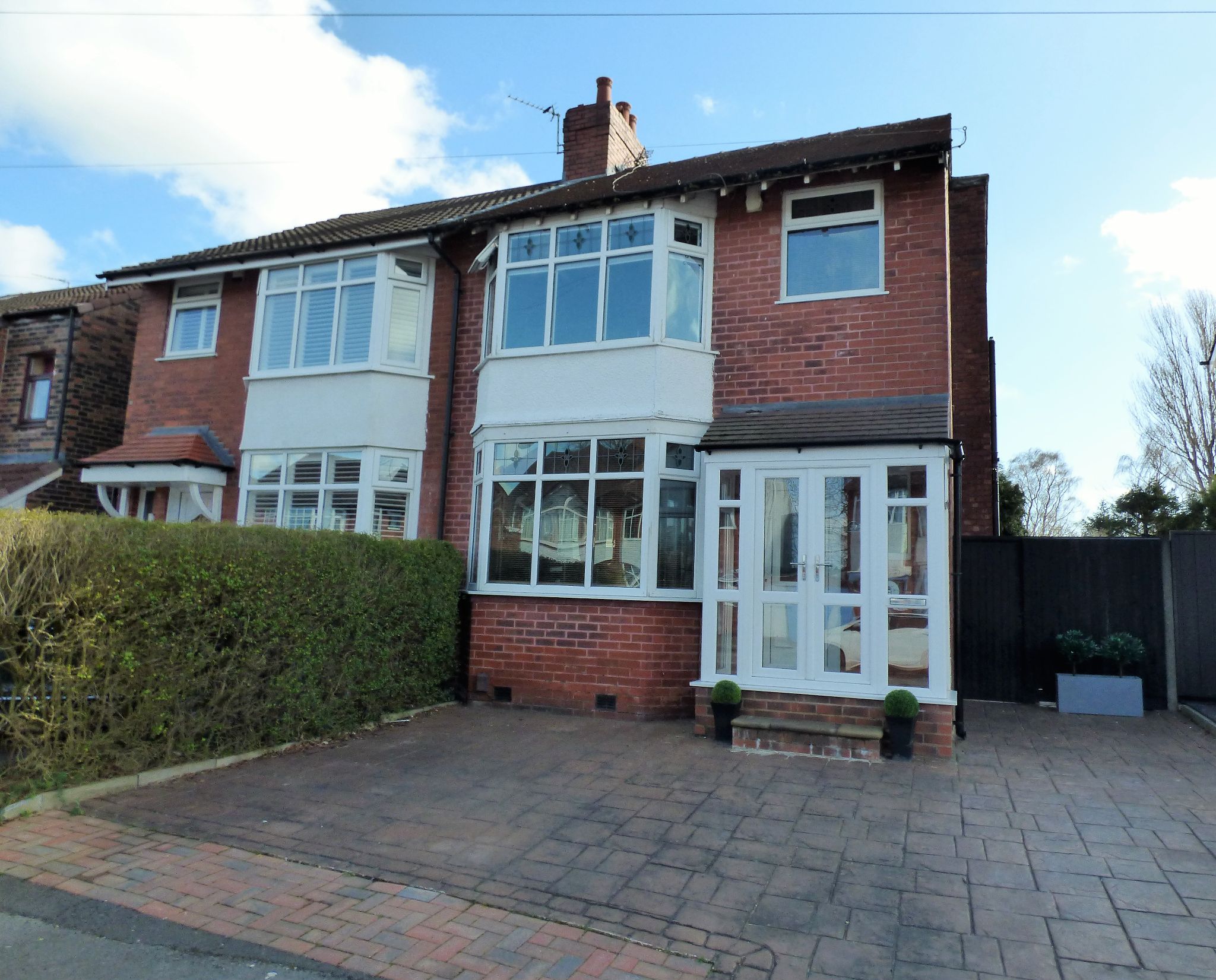 3 Bed Semi-detached House For Sale - Photograph 1
