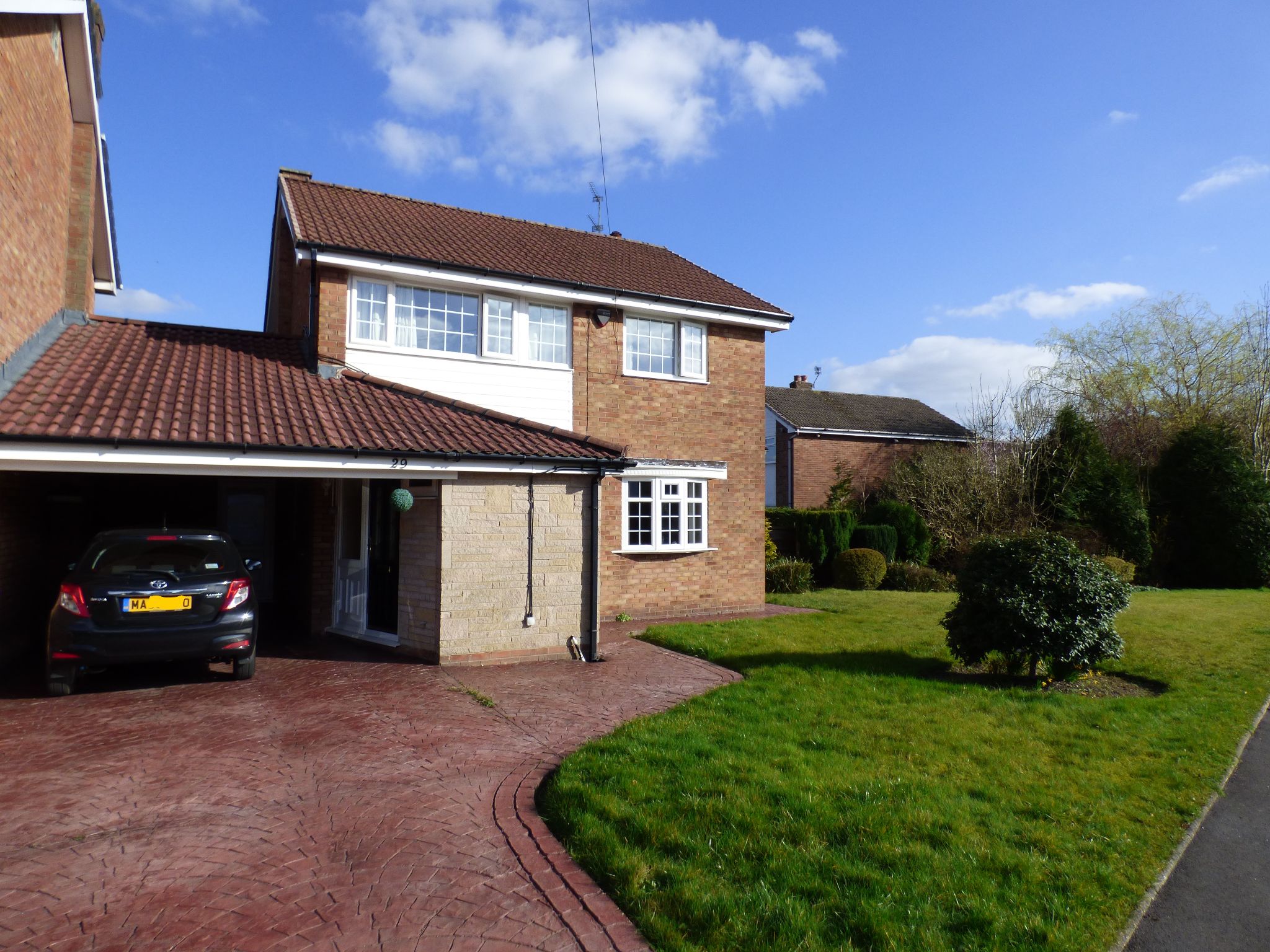 4 Bed Link Detached House For Sale - Photograph 1