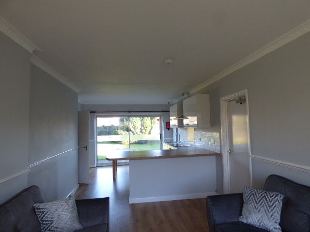 6 bedroom detached house To Let in Stockport - Property photograph.