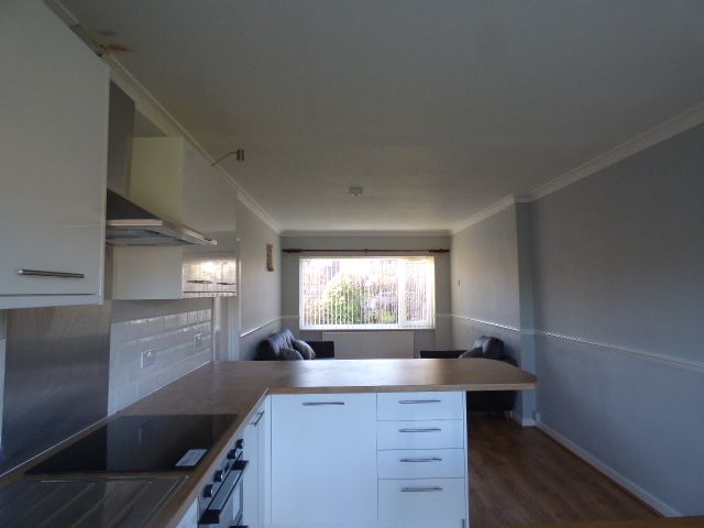 6 bedroom detached house To Let in Stockport - Photograph 5.