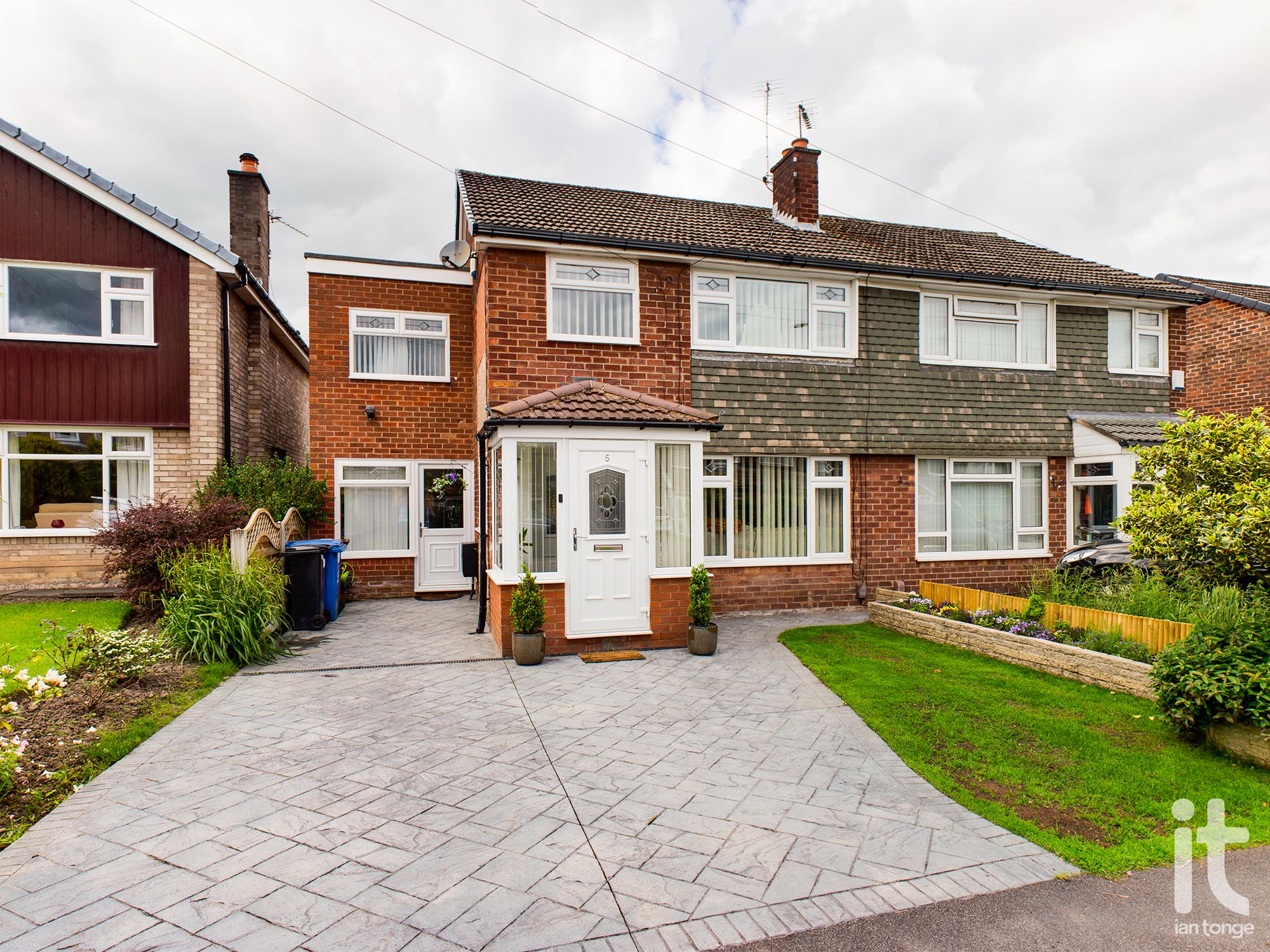 4 Bed Semi-detached House For Sale - Photograph 35