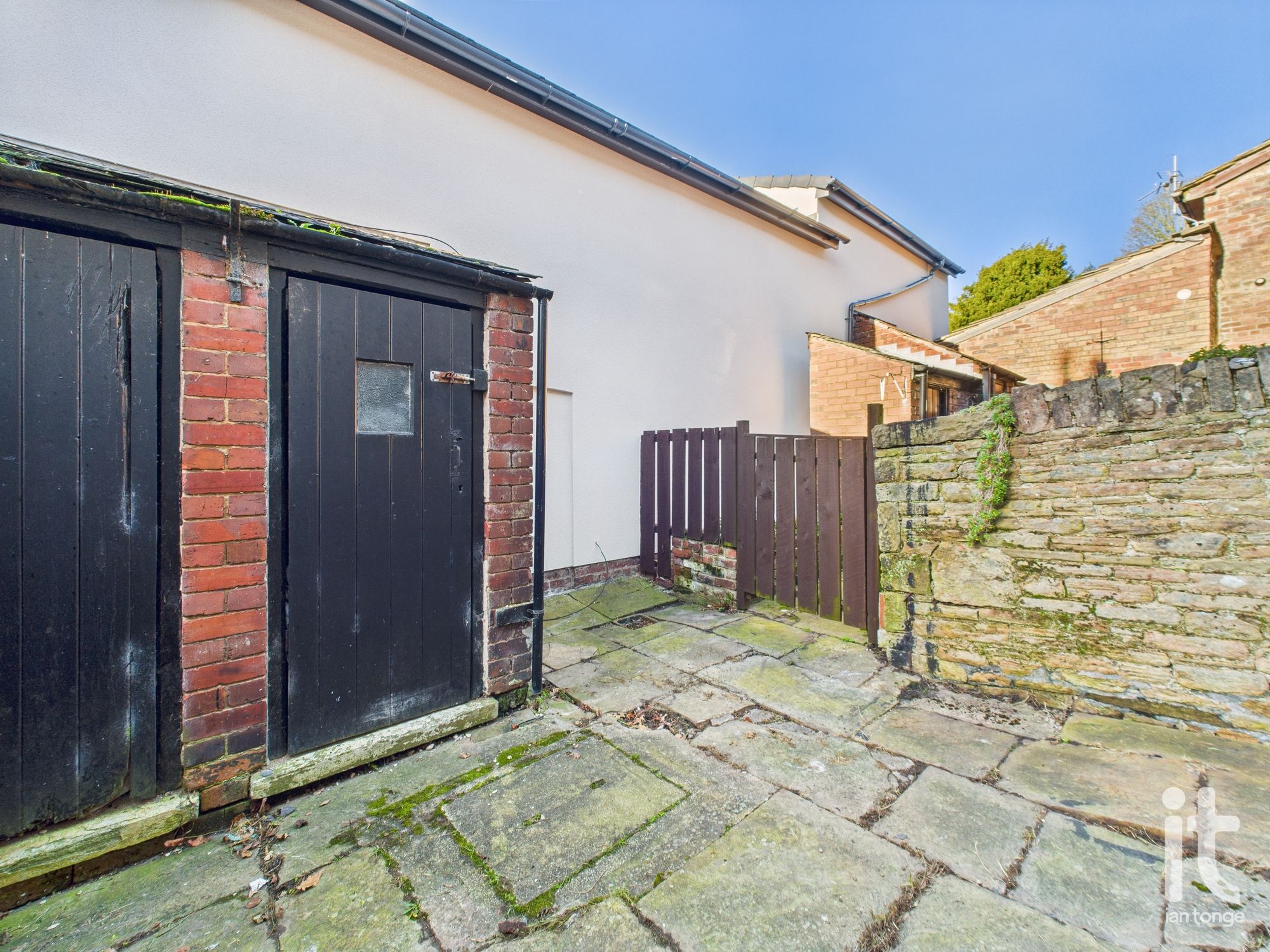 2 bedroom mid terraced house For Sale in Stockport - Photograph 19.