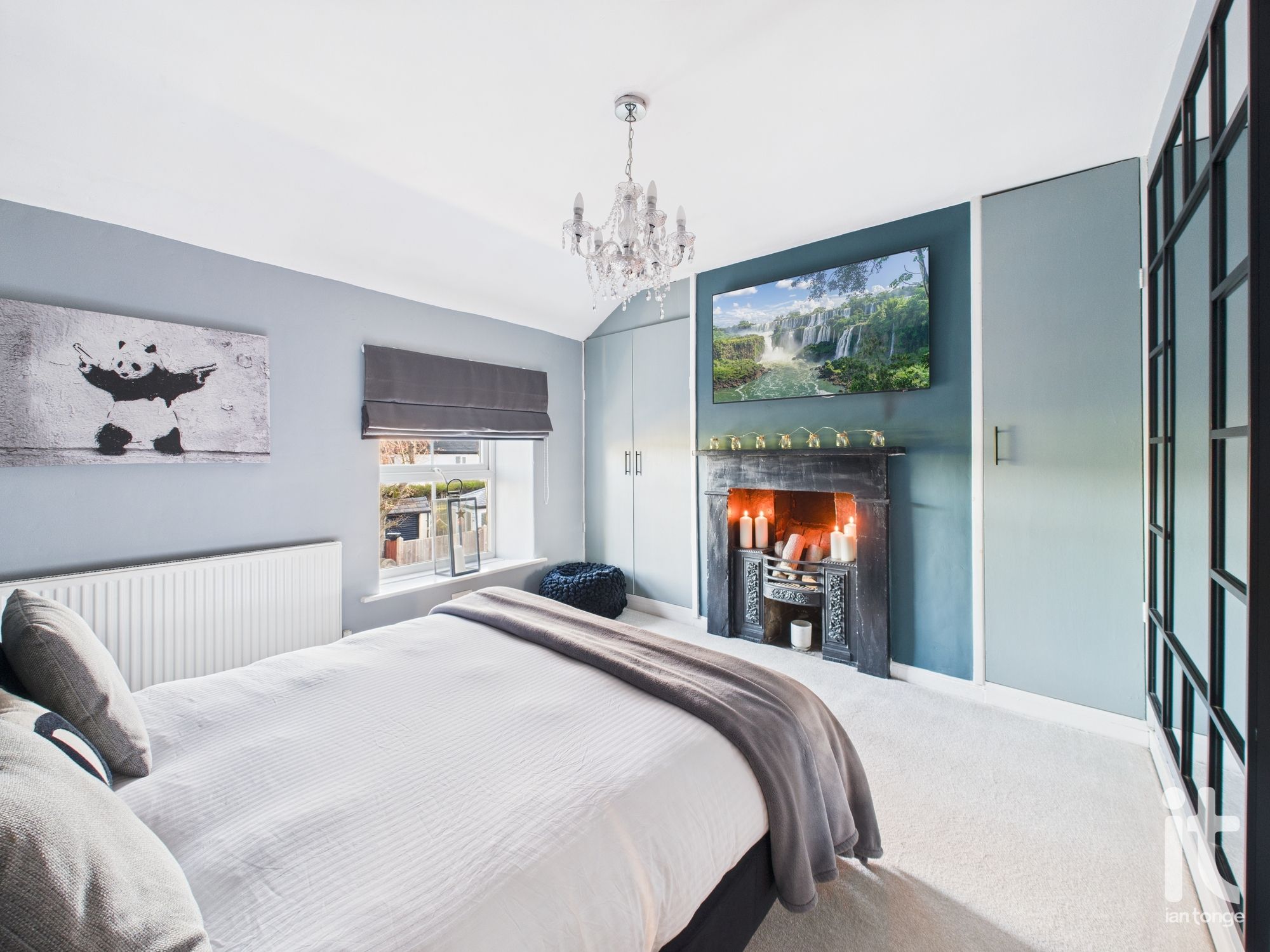 2 bedroom mid terraced house For Sale in Stockport - Photograph 9.