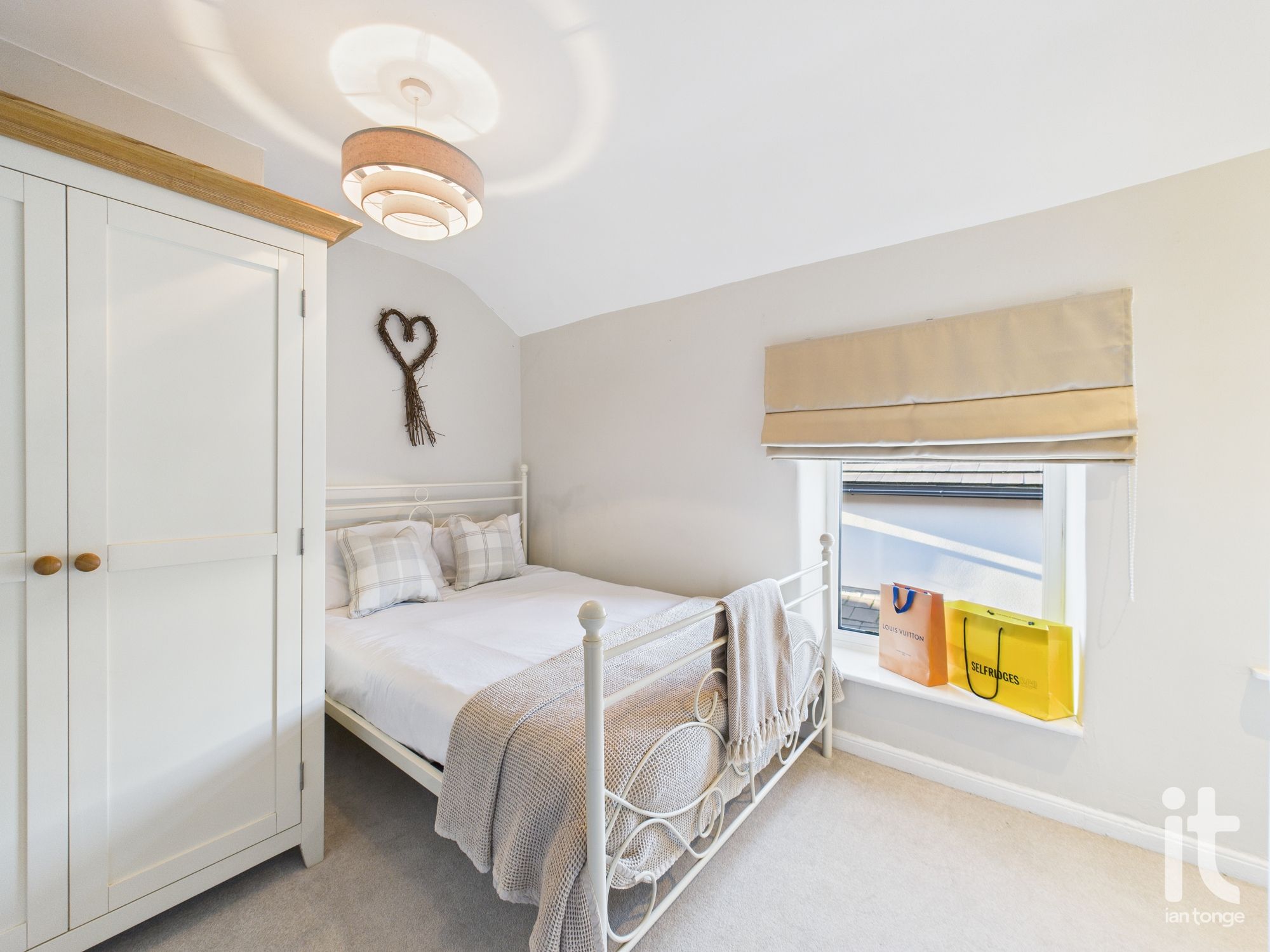 2 bedroom mid terraced house For Sale in Stockport - Photograph 14.