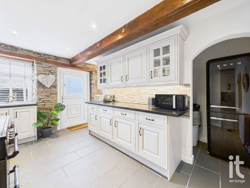 2 bedroom mid terraced house For Sale in Stockport - Photograph 5.