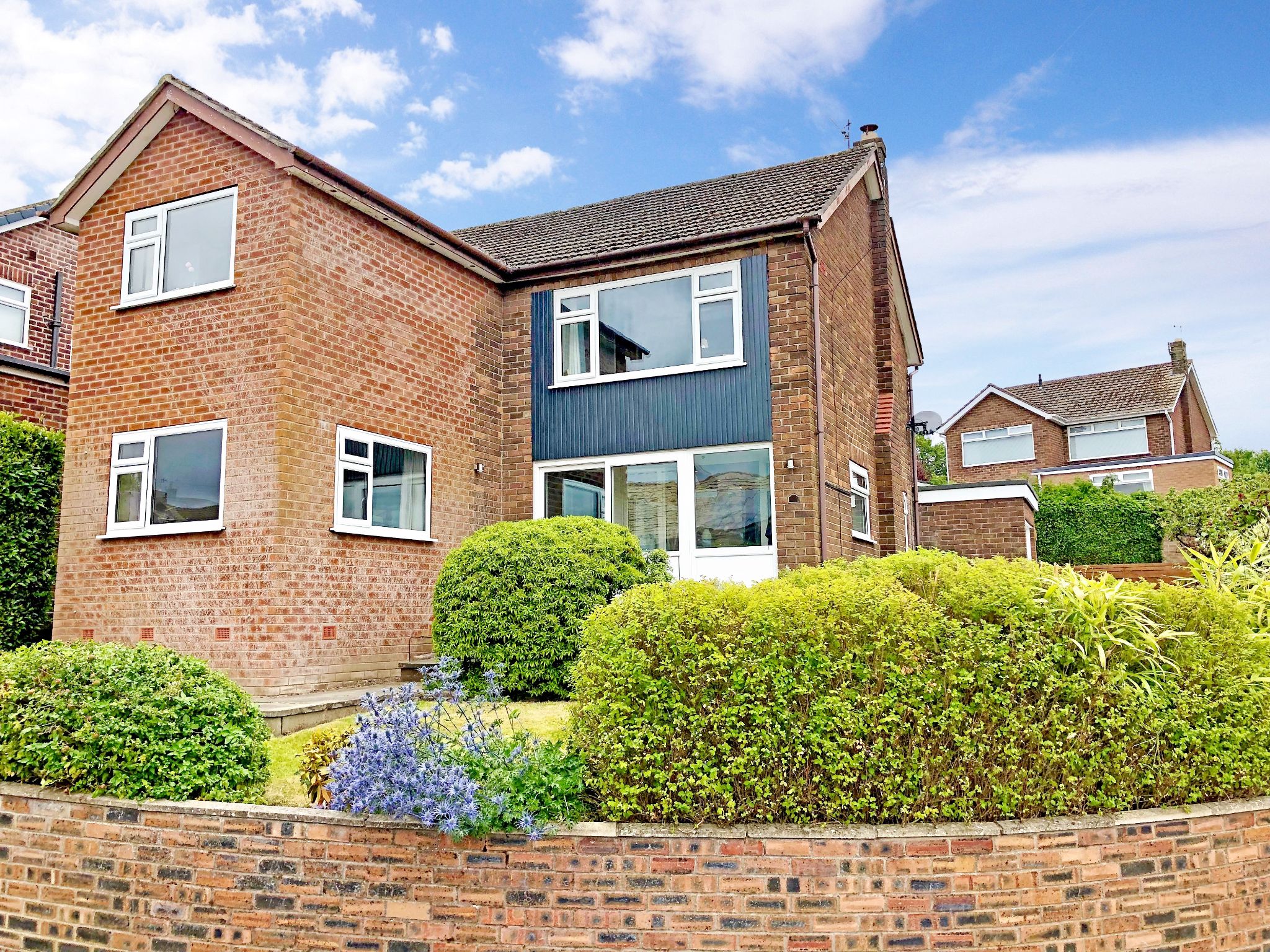 4 Bed Detached House For Sale - Front Elevation
