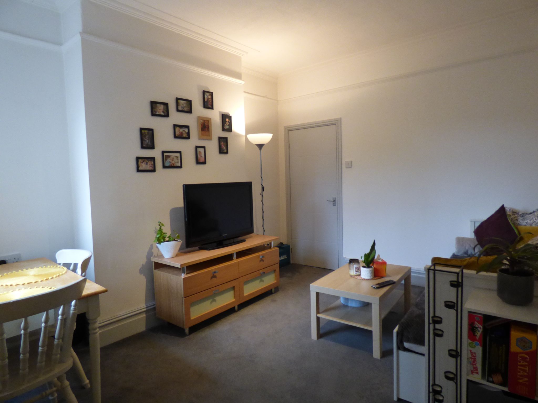 1 bedroom ground floor flat/apartment To Let in Stockport - Photograph 4.