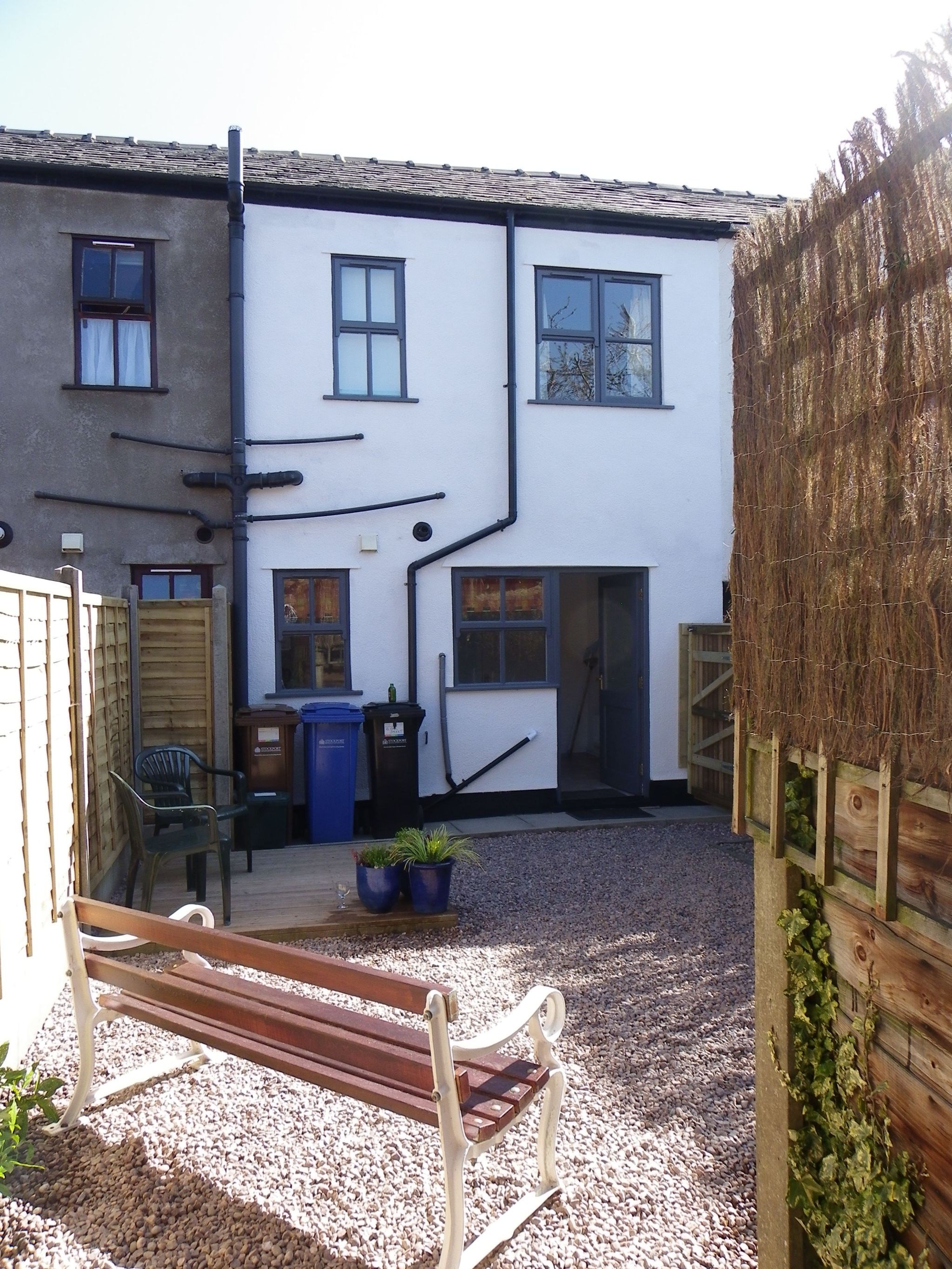 2 bedroom mid terraced house Let in Stockport - Photograph 3.