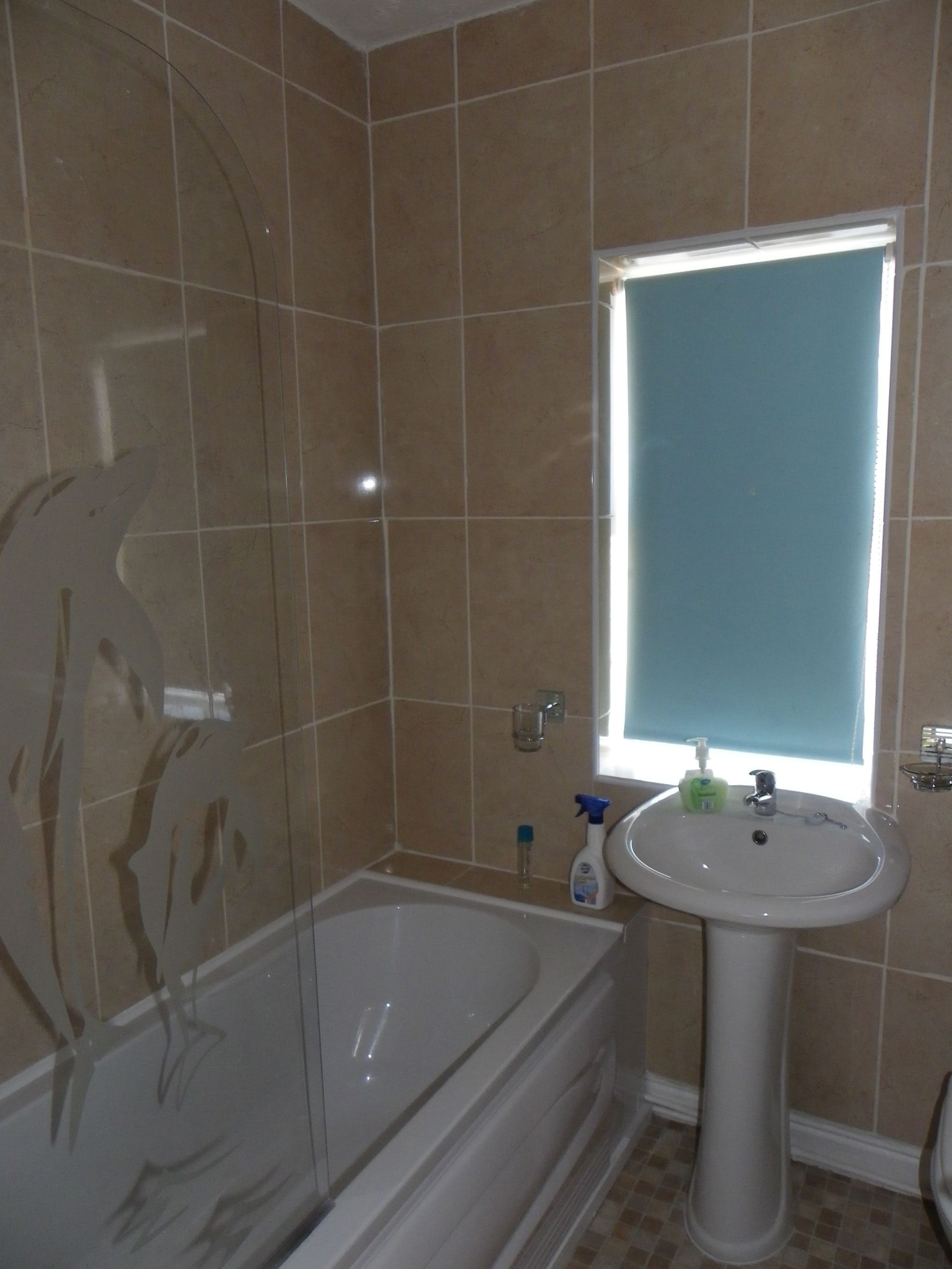 2 bedroom mid terraced house Let in Stockport - Photograph 5.