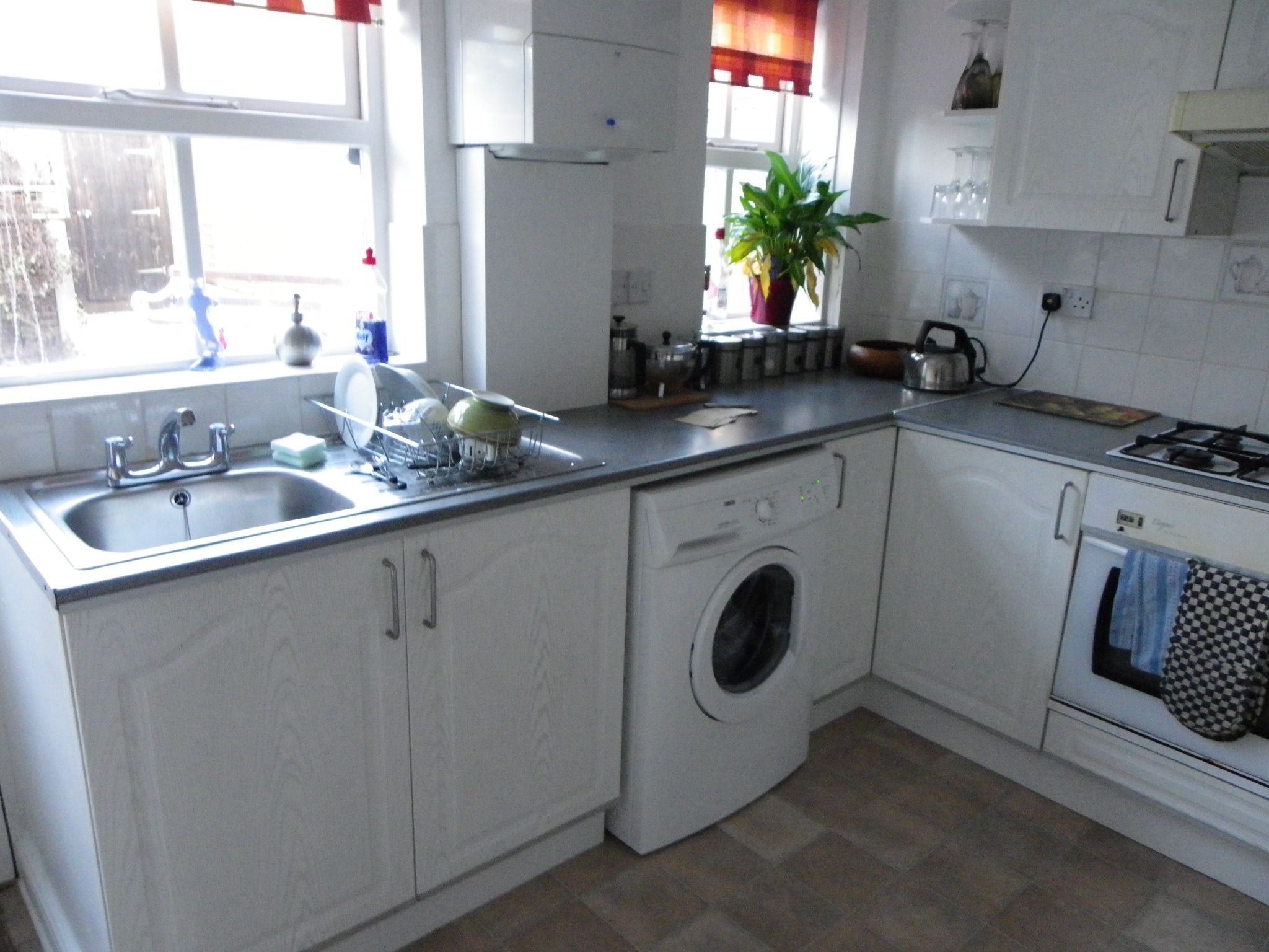 2 bedroom mid terraced house Let in Stockport - Photograph 1.