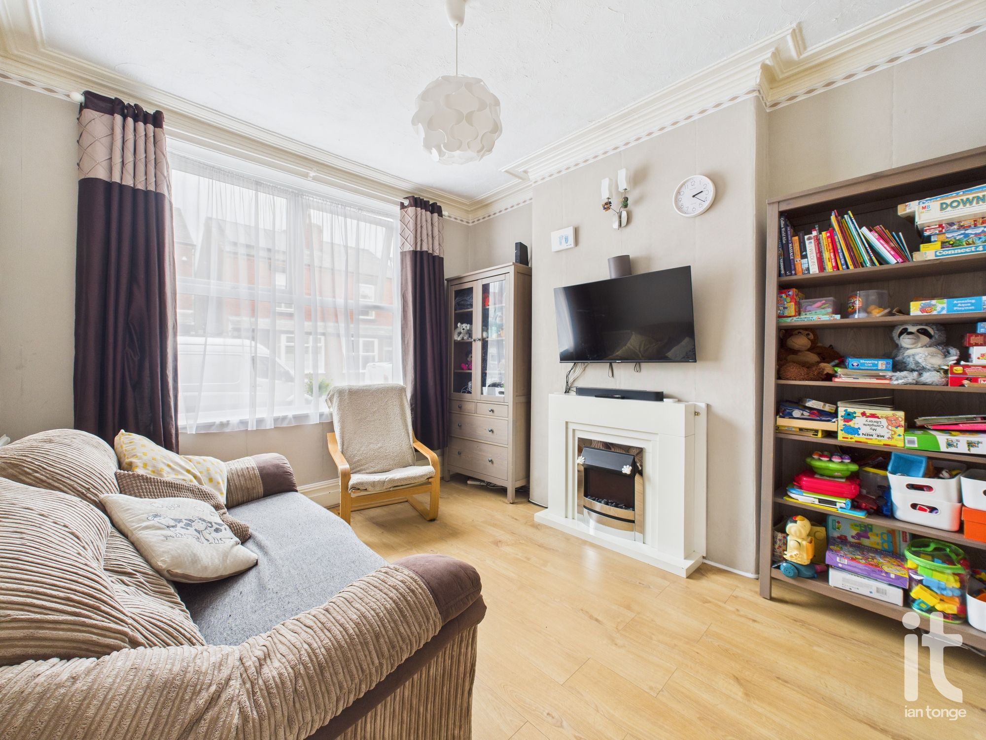 3 bedroom semi-detached house For Sale in Stockport - Photograph 6.