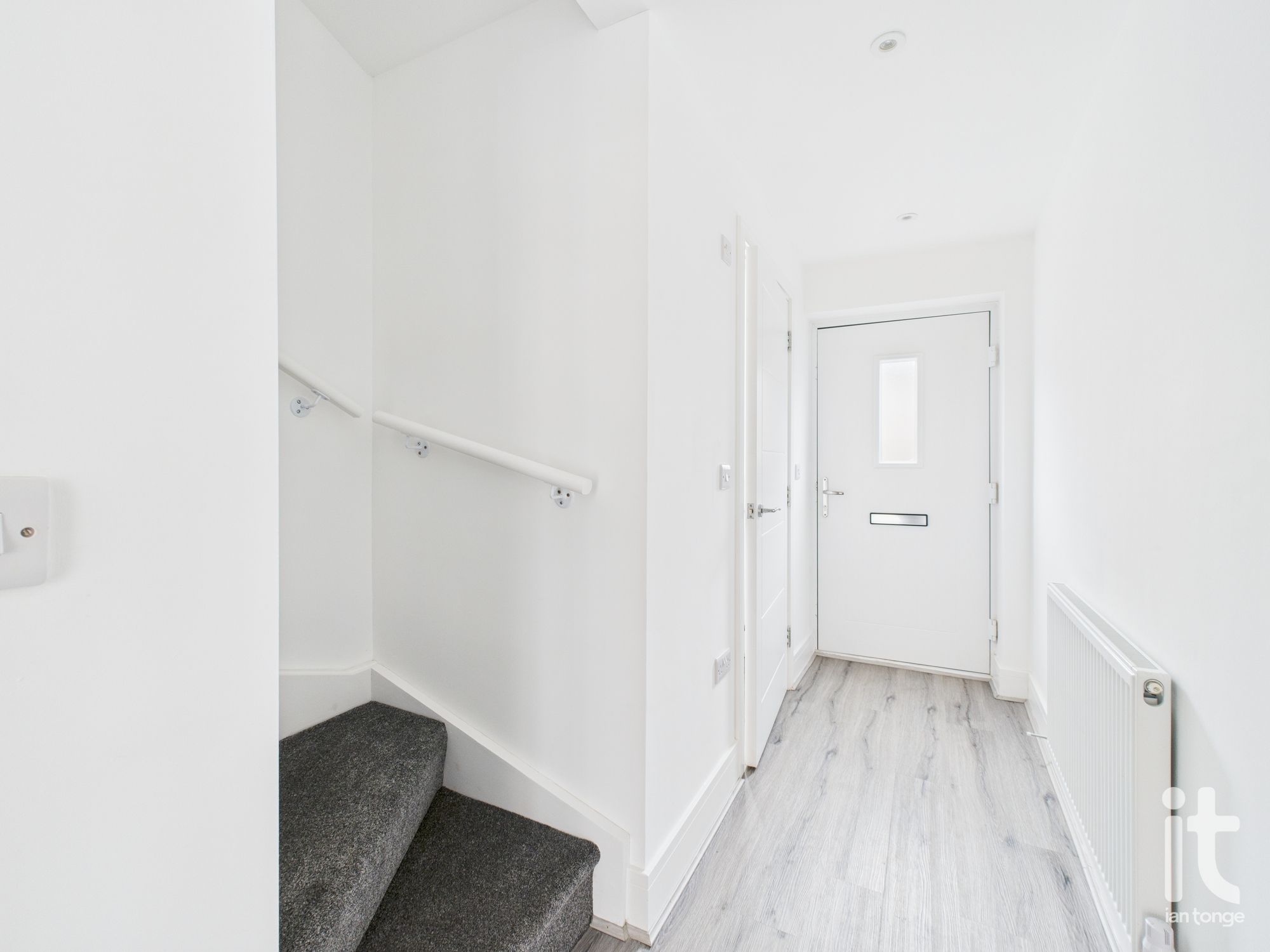 3 bedroom mews house To Let in Stockport - Photograph 7.