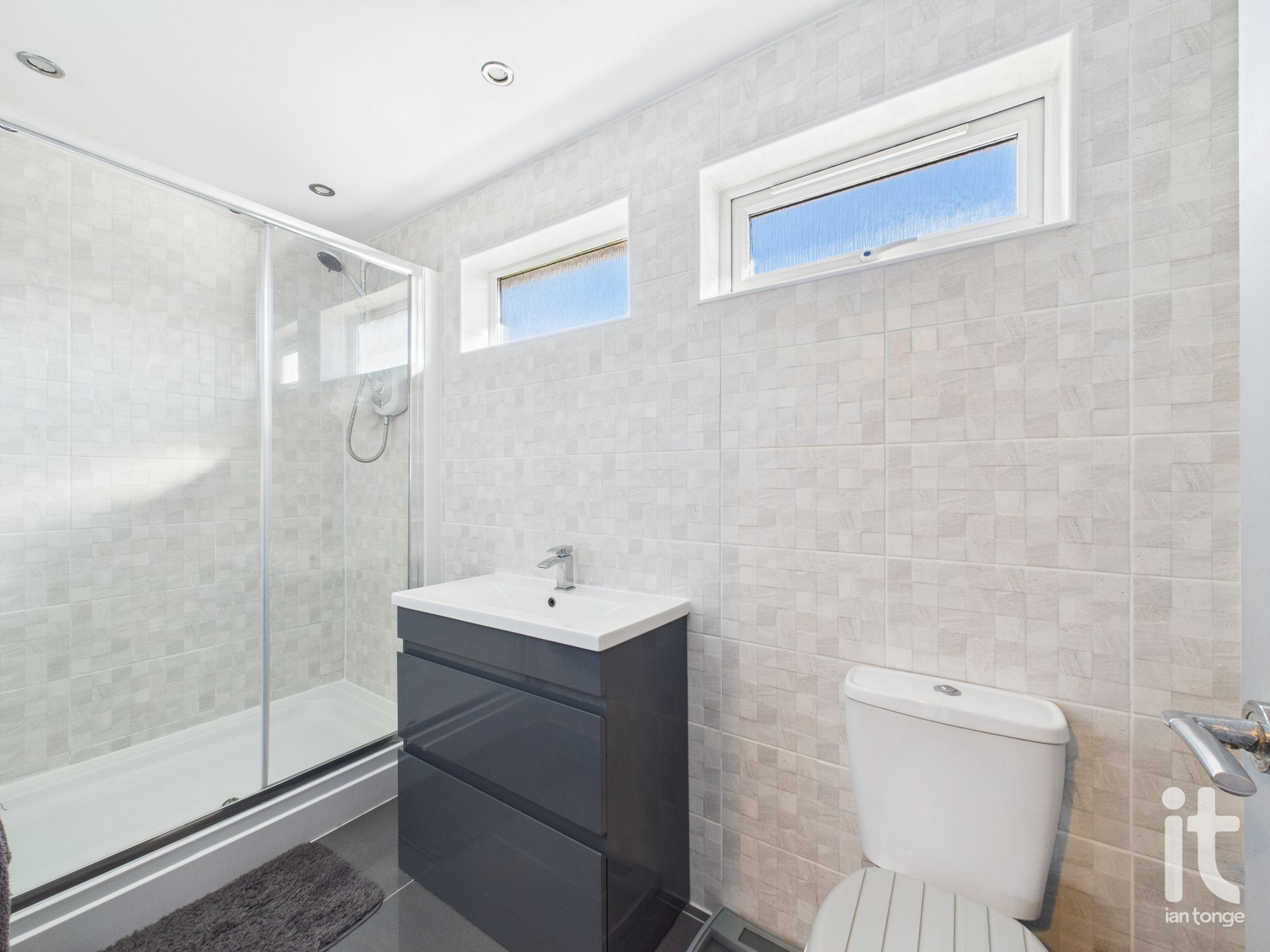 3 bedroom mews house For Sale in Stockport - Photograph 18.