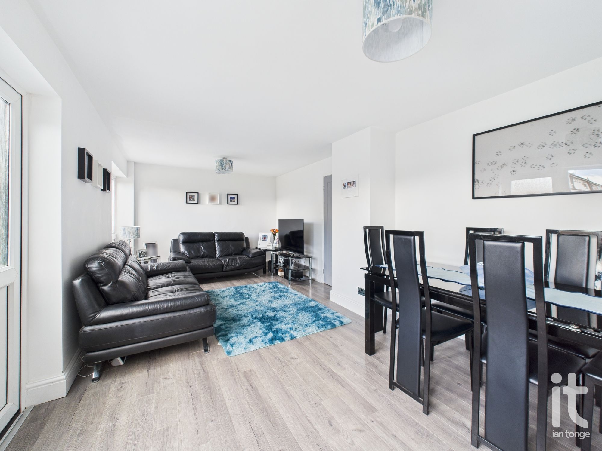 3 bedroom mews house For Sale in Stockport - Property photograph.