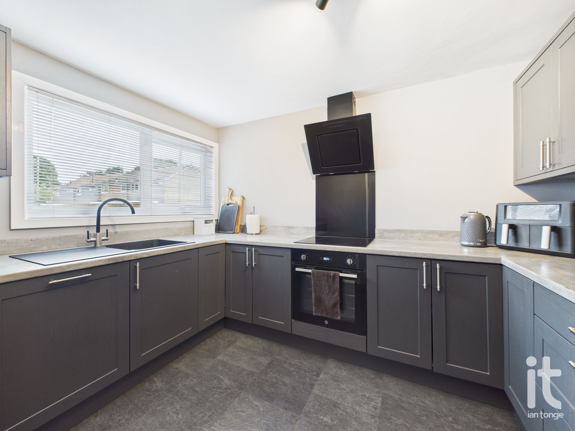 3 bedroom mews house For Sale in Stockport - Photograph 10.