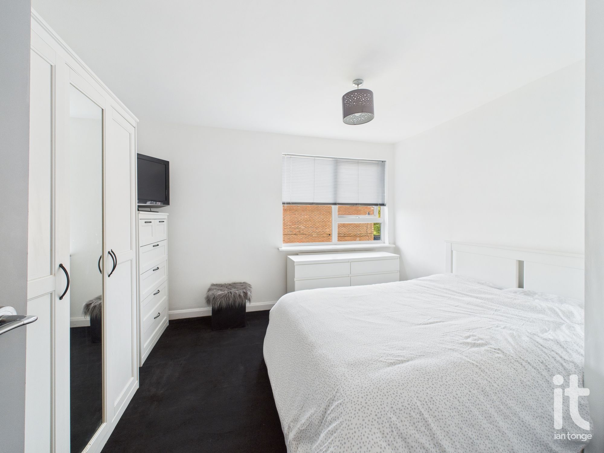 3 bedroom mews house For Sale in Stockport - Photograph 15.
