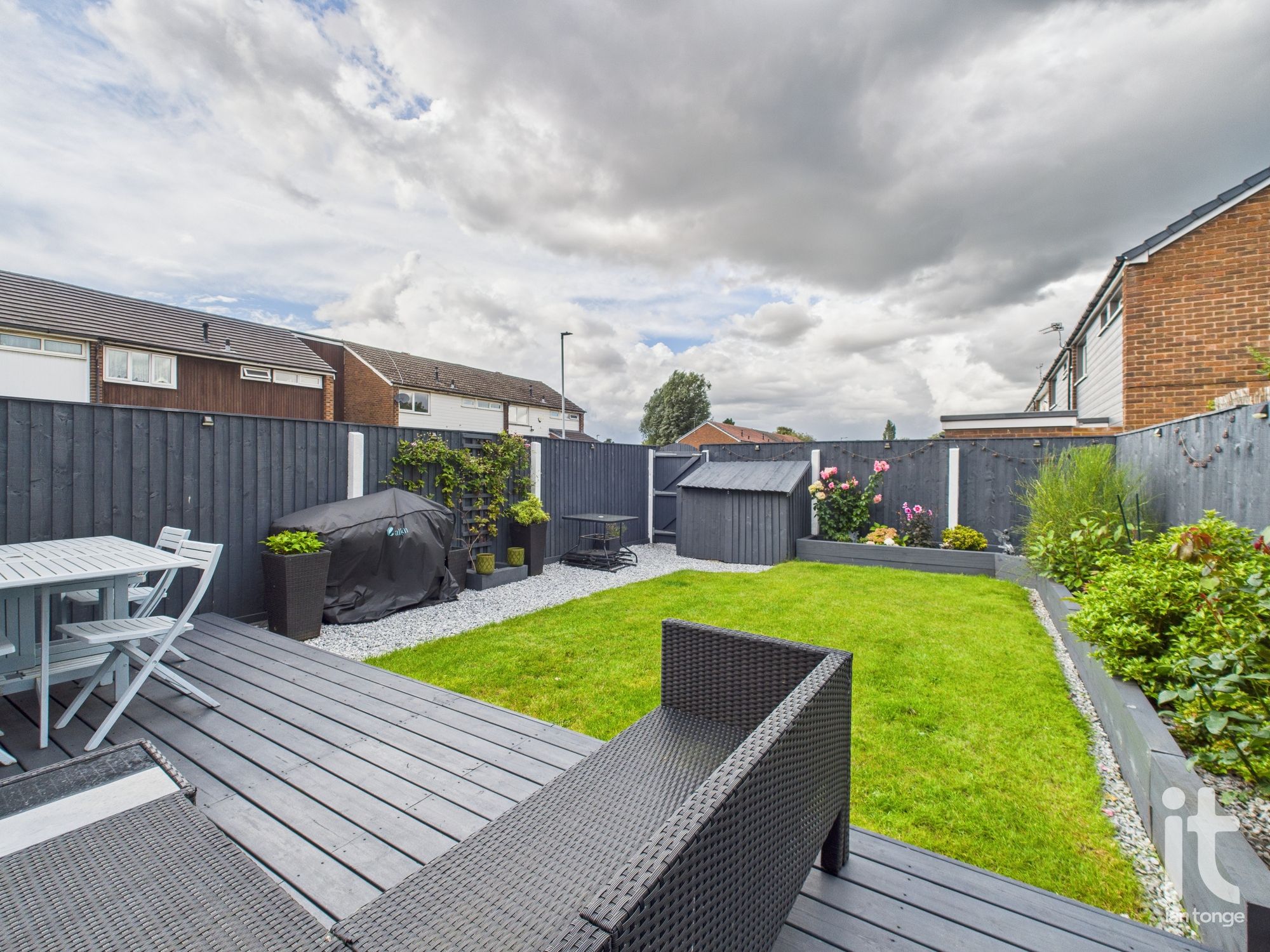 3 bedroom mews house For Sale in Stockport - Property photograph.