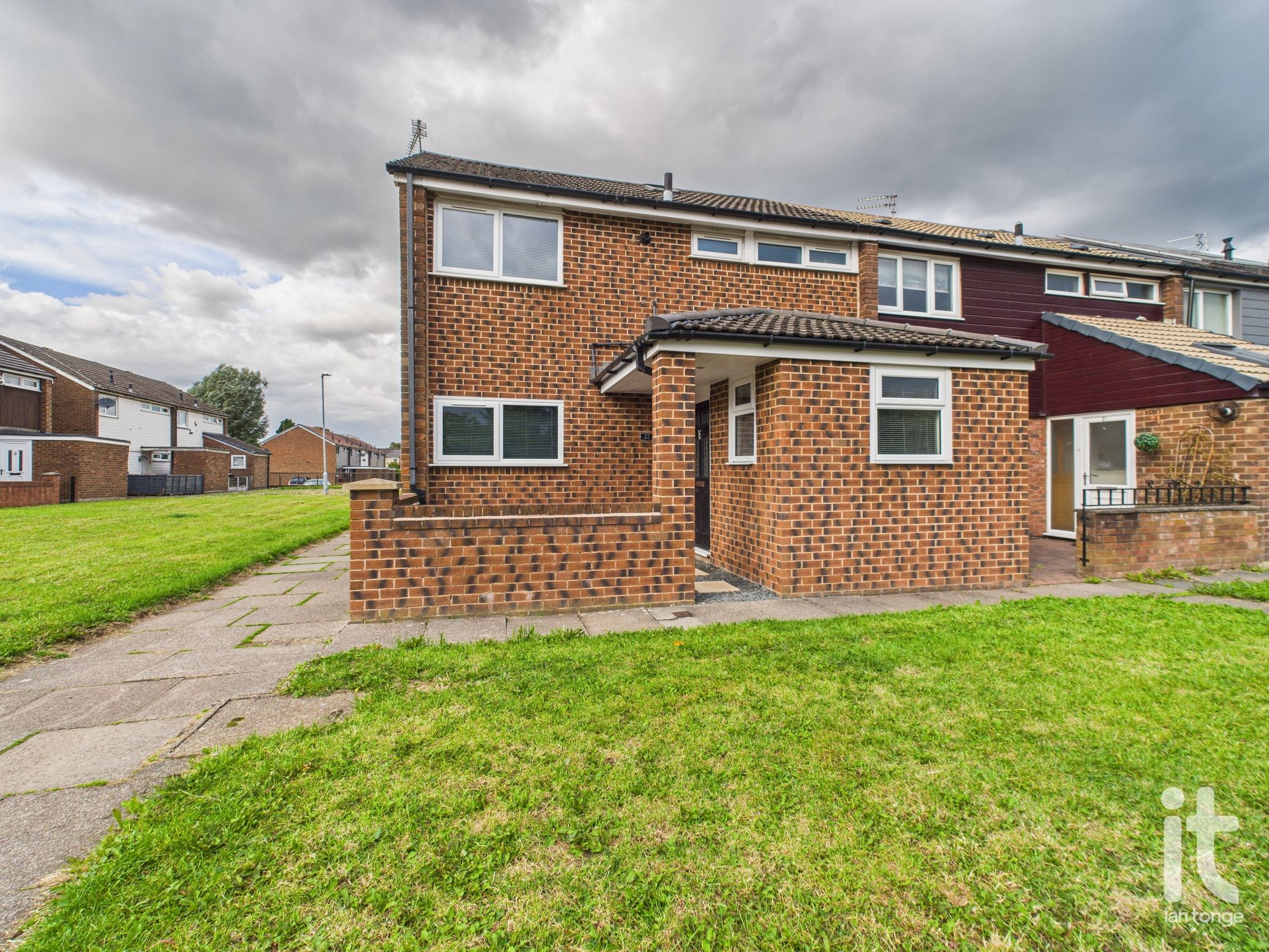 3 bedroom mews house For Sale in Stockport - Property photograph.