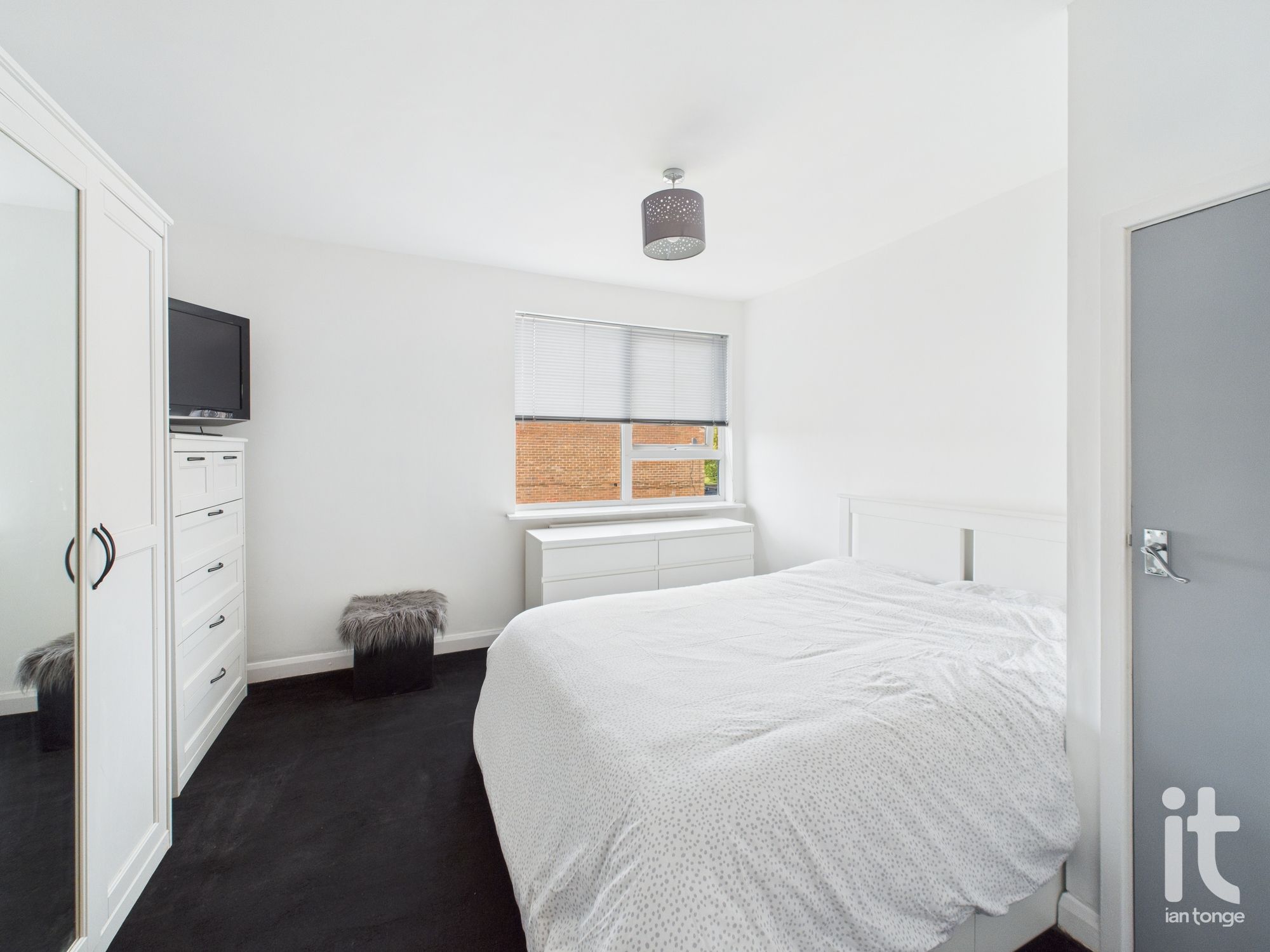 3 bedroom mews house For Sale in Stockport - Photograph 14.