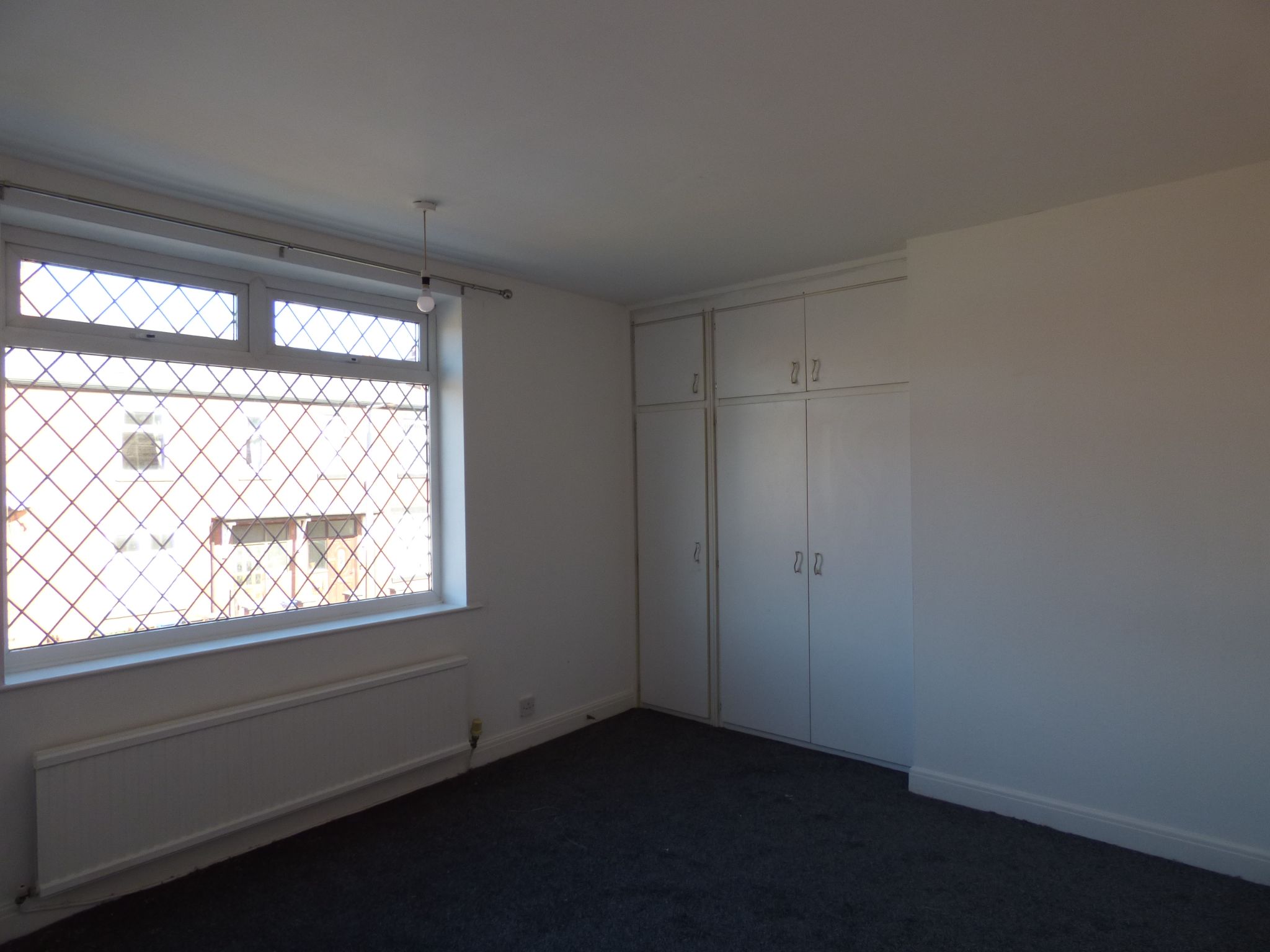 2 bedroom semi-detached house To Let in Stockport - Photograph 7.