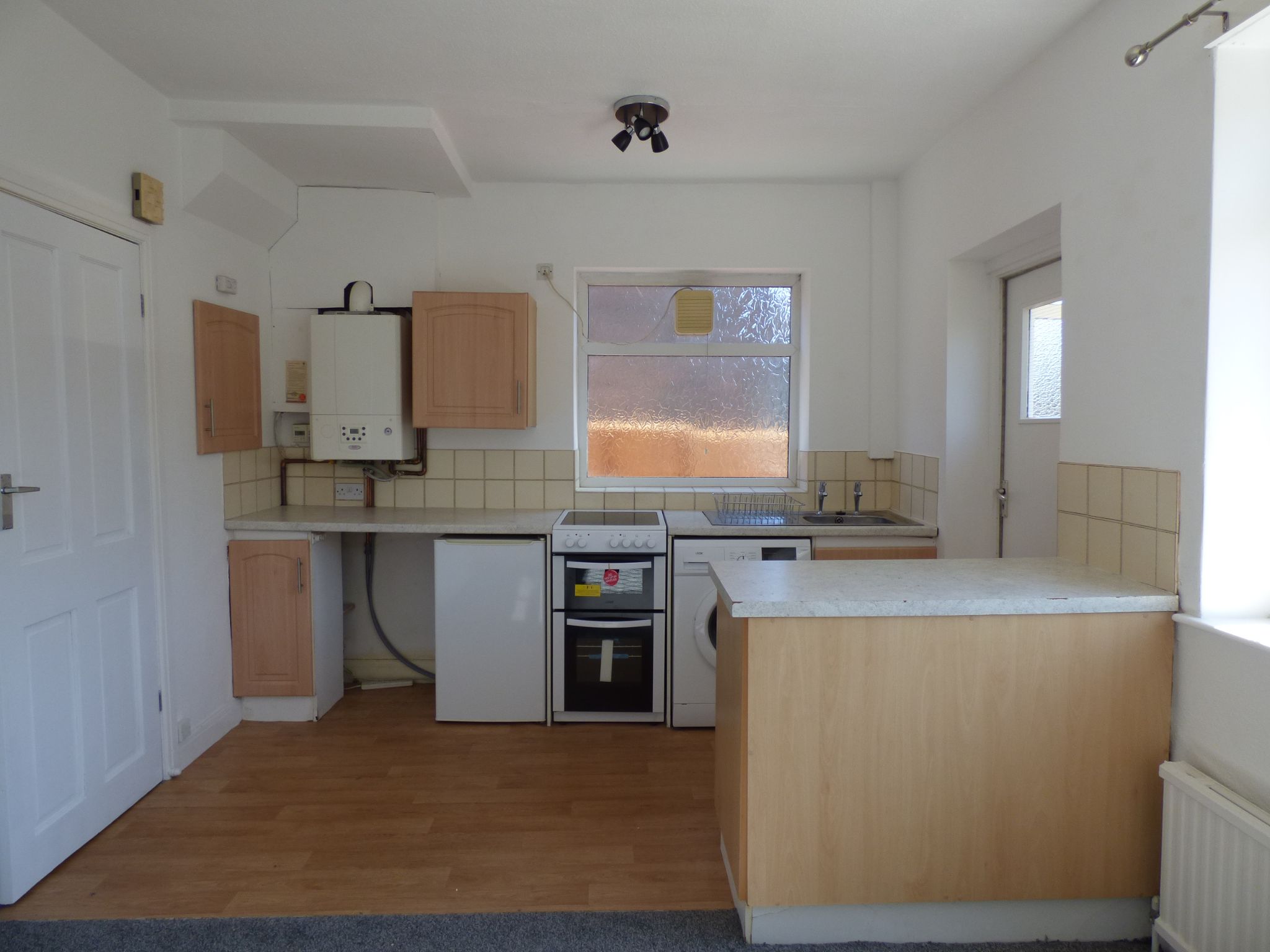 2 bedroom semi-detached house To Let in Stockport - Photograph 4.