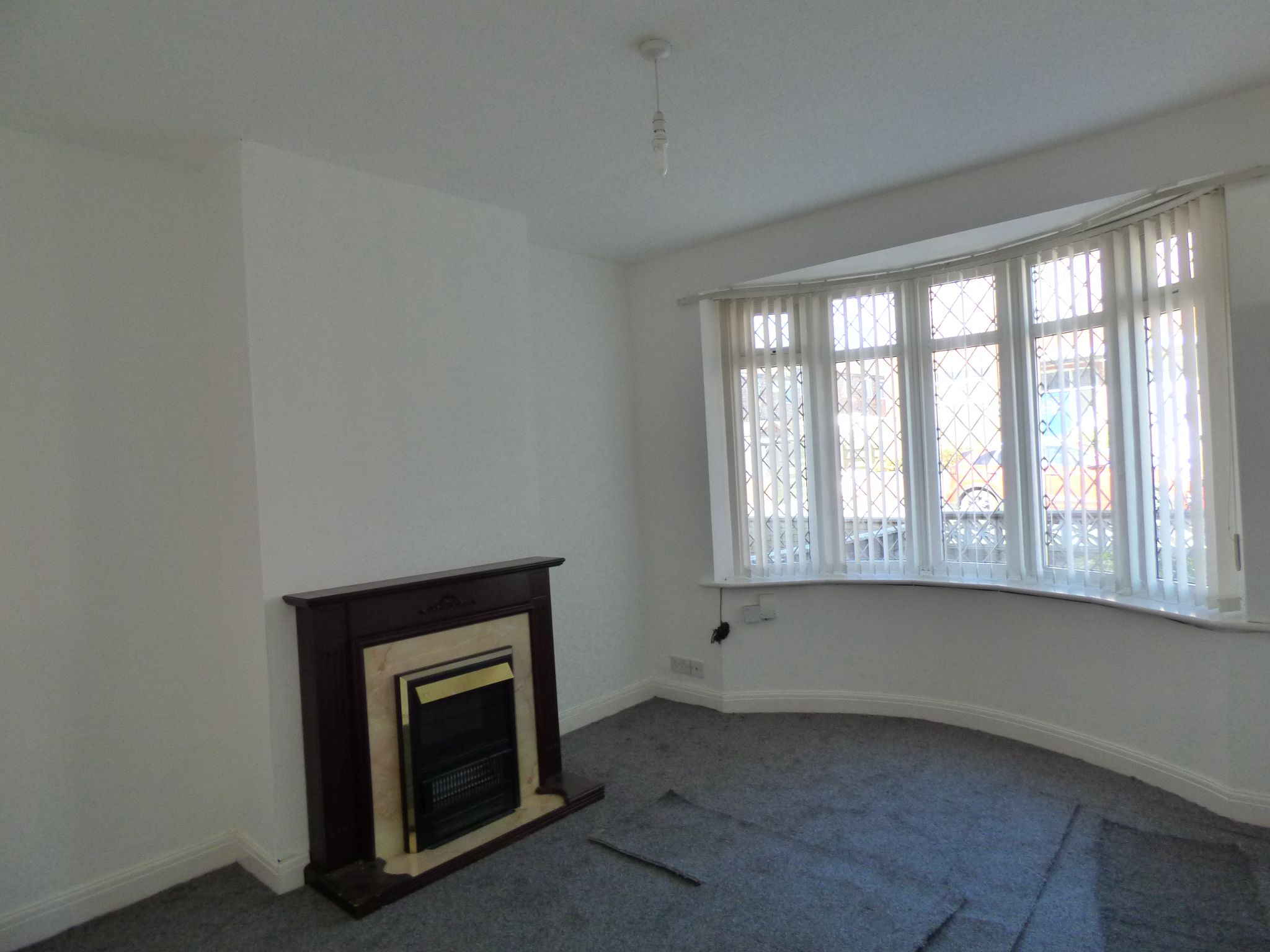 2 bedroom semi-detached house To Let in Stockport - Photograph 6.