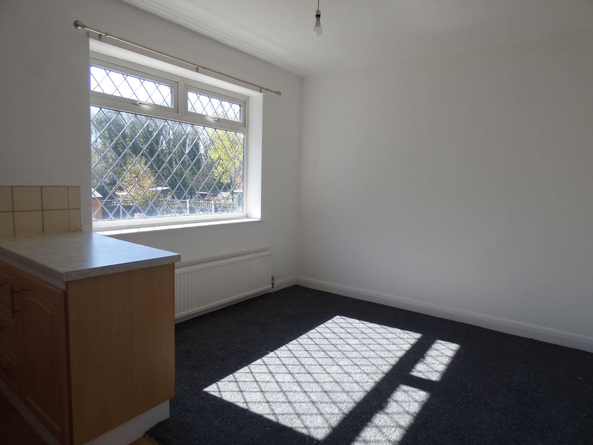 2 bedroom semi-detached house To Let in Stockport - Photograph 5.