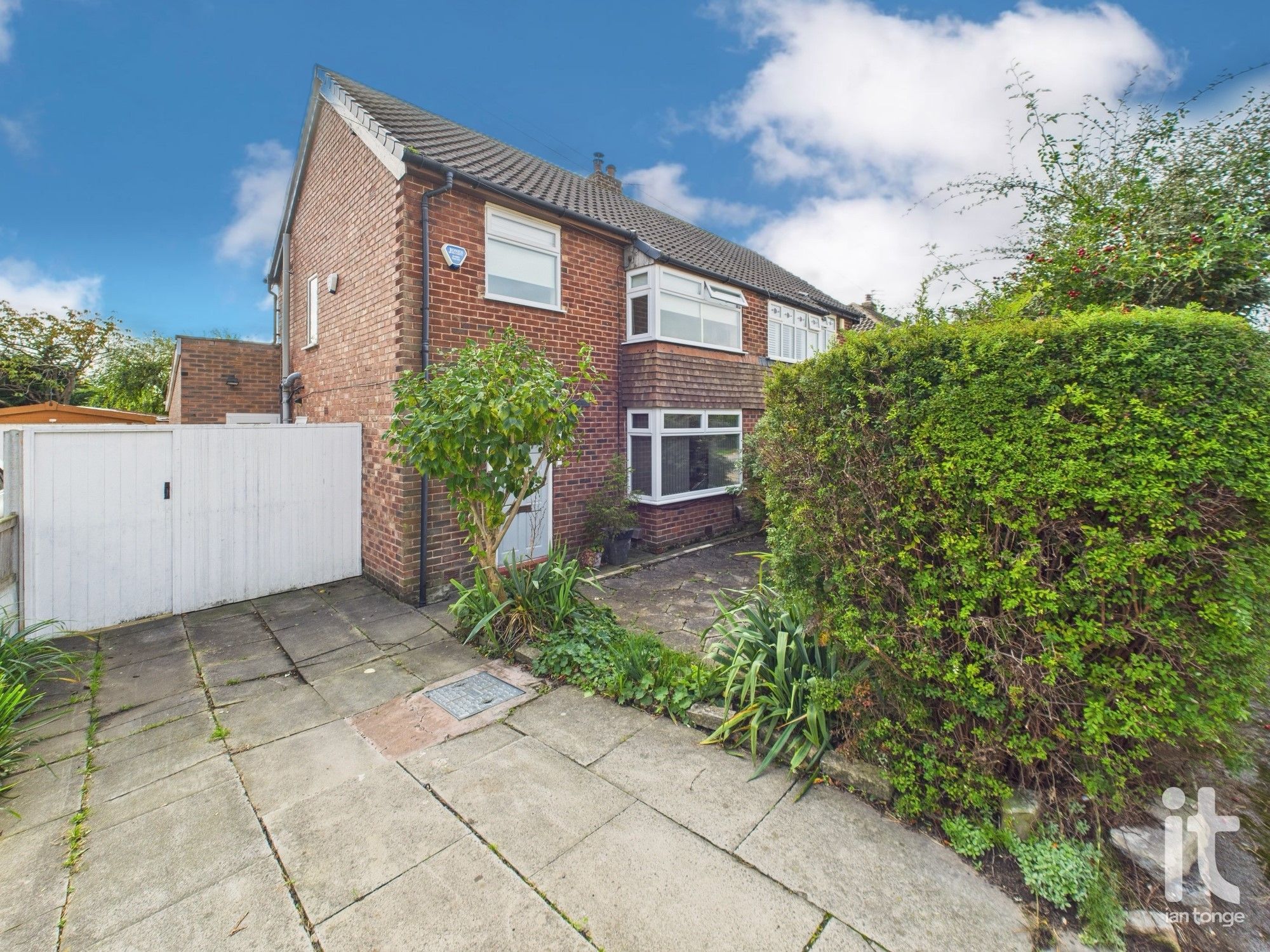 3 bedroom semi-detached house For Sale in Stockport - Photograph 1.