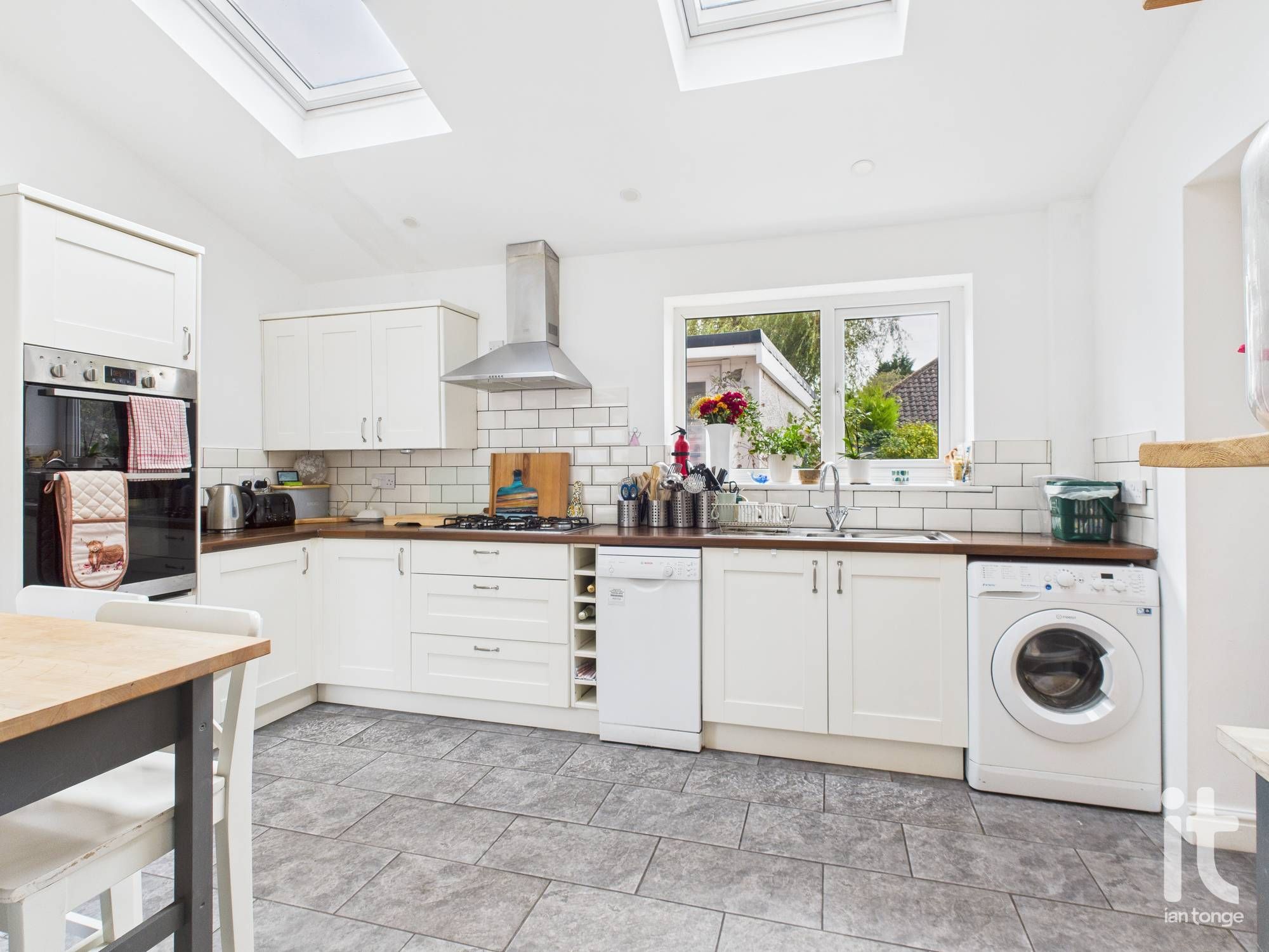 3 bedroom semi-detached house For Sale in Stockport - Photograph 3.