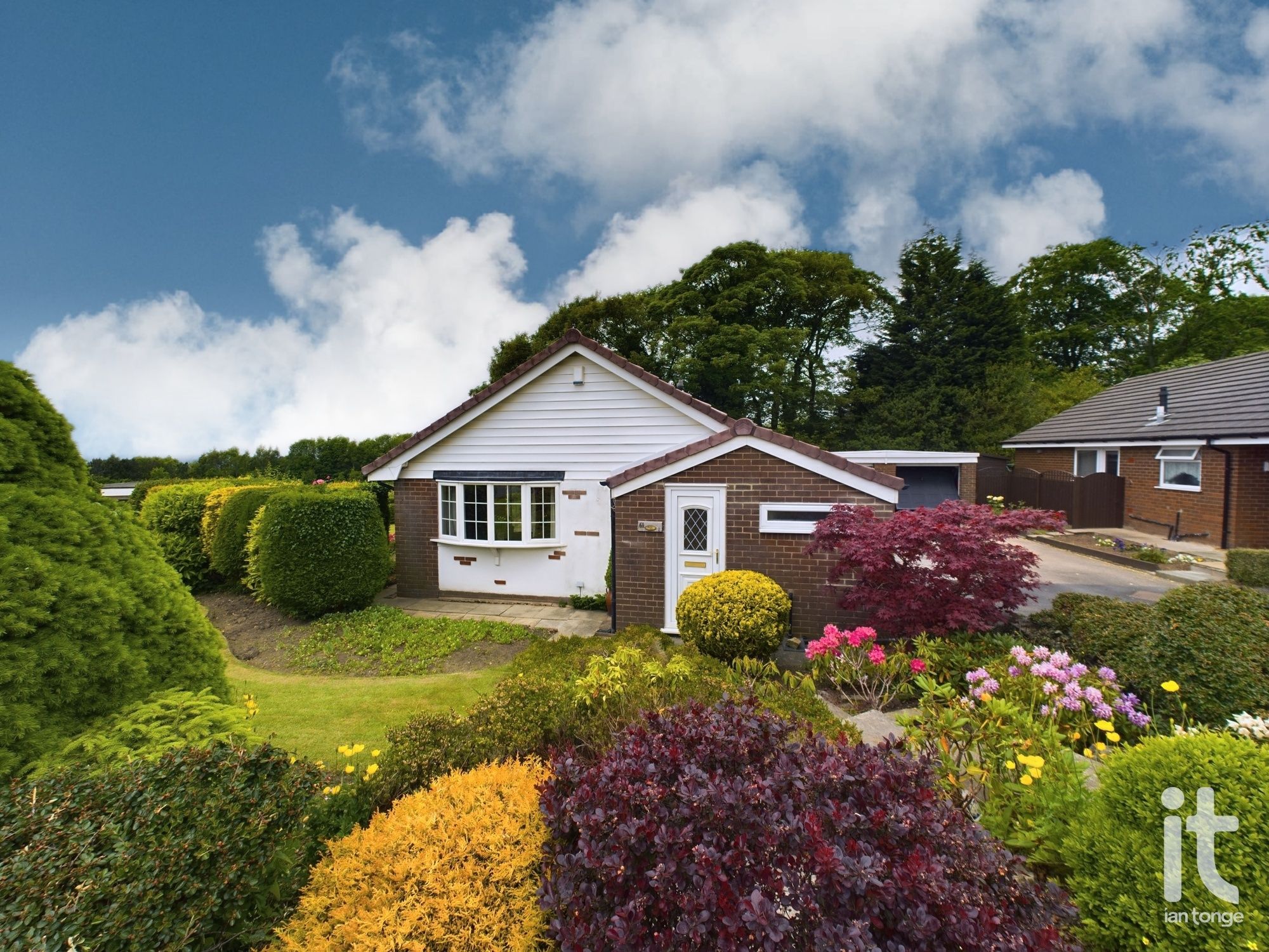 Thornway, High Lane, Stockport, SK6 3 bedroom detached bungalow For