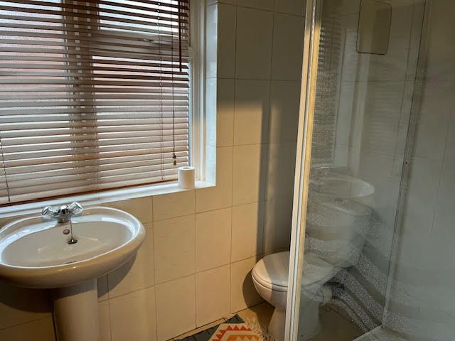 1 bedroom studio flat/apartment To Let in Stockport - Photograph 4.