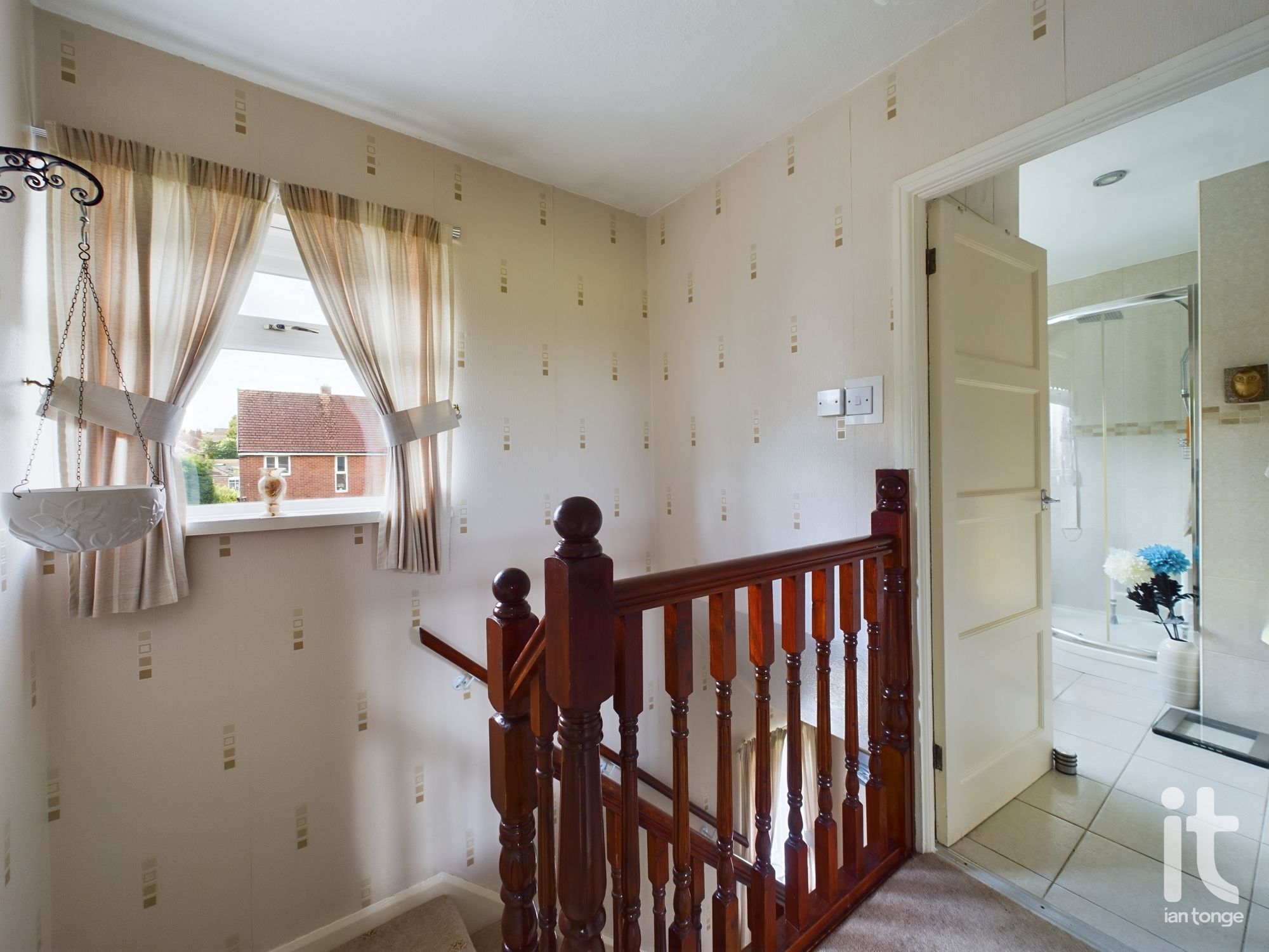 3 bedroom mews house Sold in Stockport - Photograph 9.