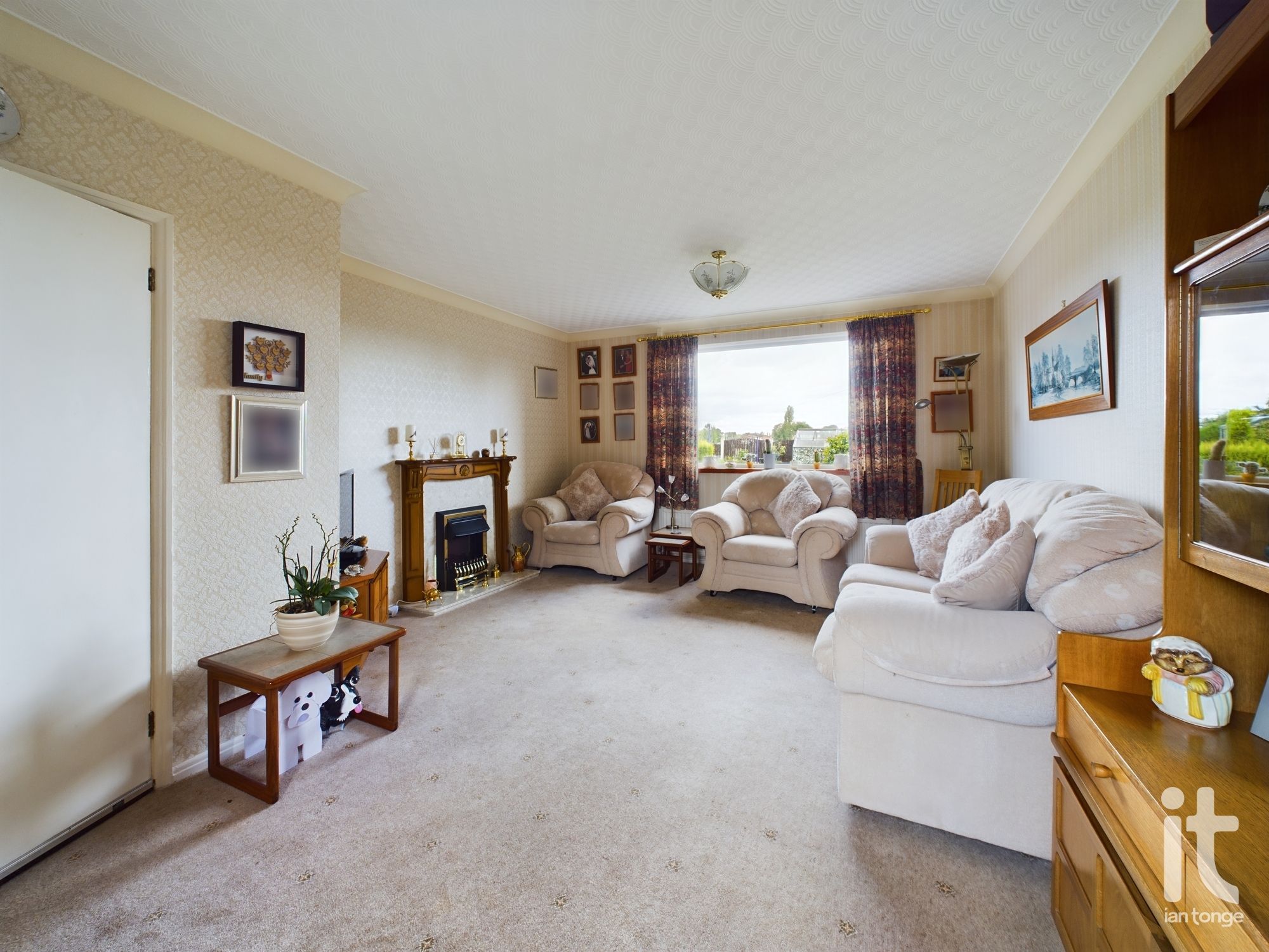 3 bedroom mews house Sold in Stockport - Photograph 7.