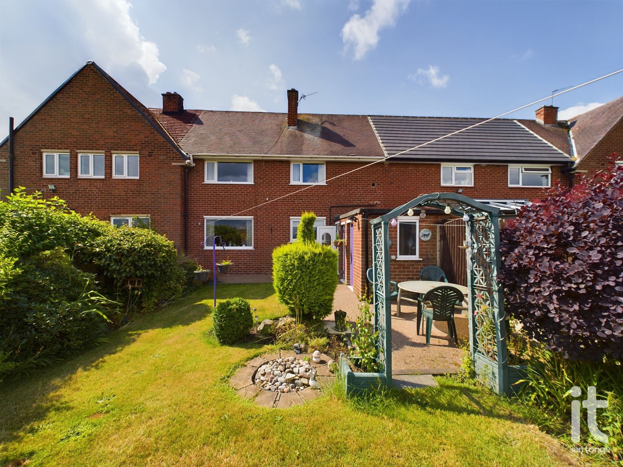 3 bedroom mews house Sold in Stockport - Photograph 20.