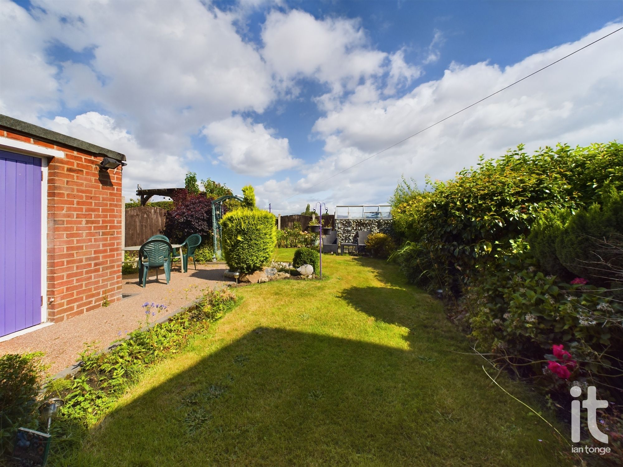 3 bedroom mews house Sold in Stockport - Photograph 18.