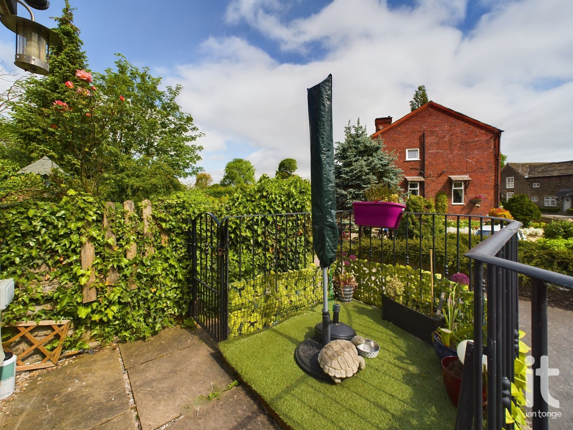 2 bedroom mid terraced house To Let in Stockport - Balcony Style Garden.