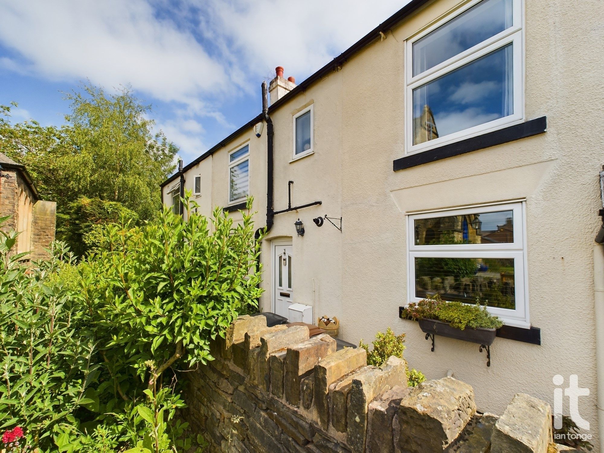 2 bedroom mid terraced house To Let in Stockport - Photograph 2.